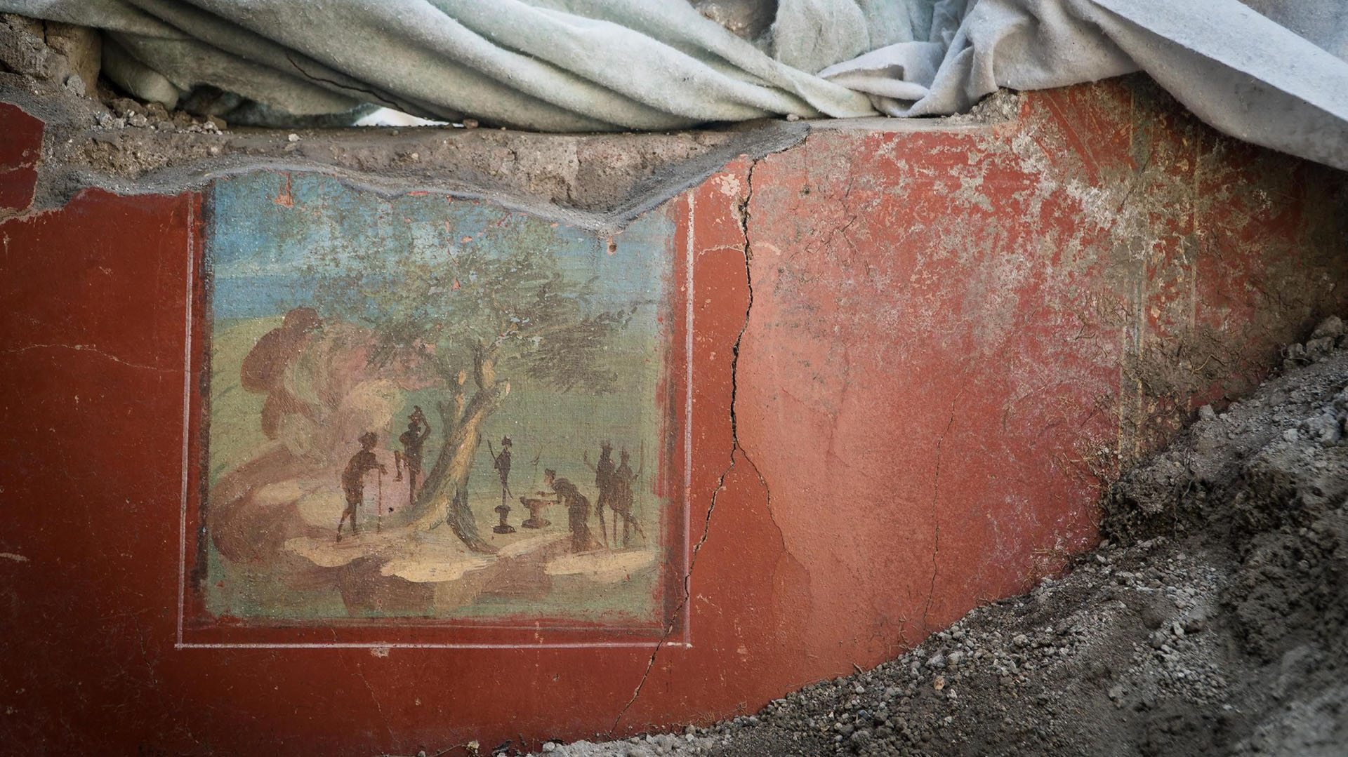Un muro con frescos en la Casa de Júpiter (Casa di Giove), de la que también se recuperaron objetos y utensilios propios de la vida diaria (EFE/ Cesare Abbate)