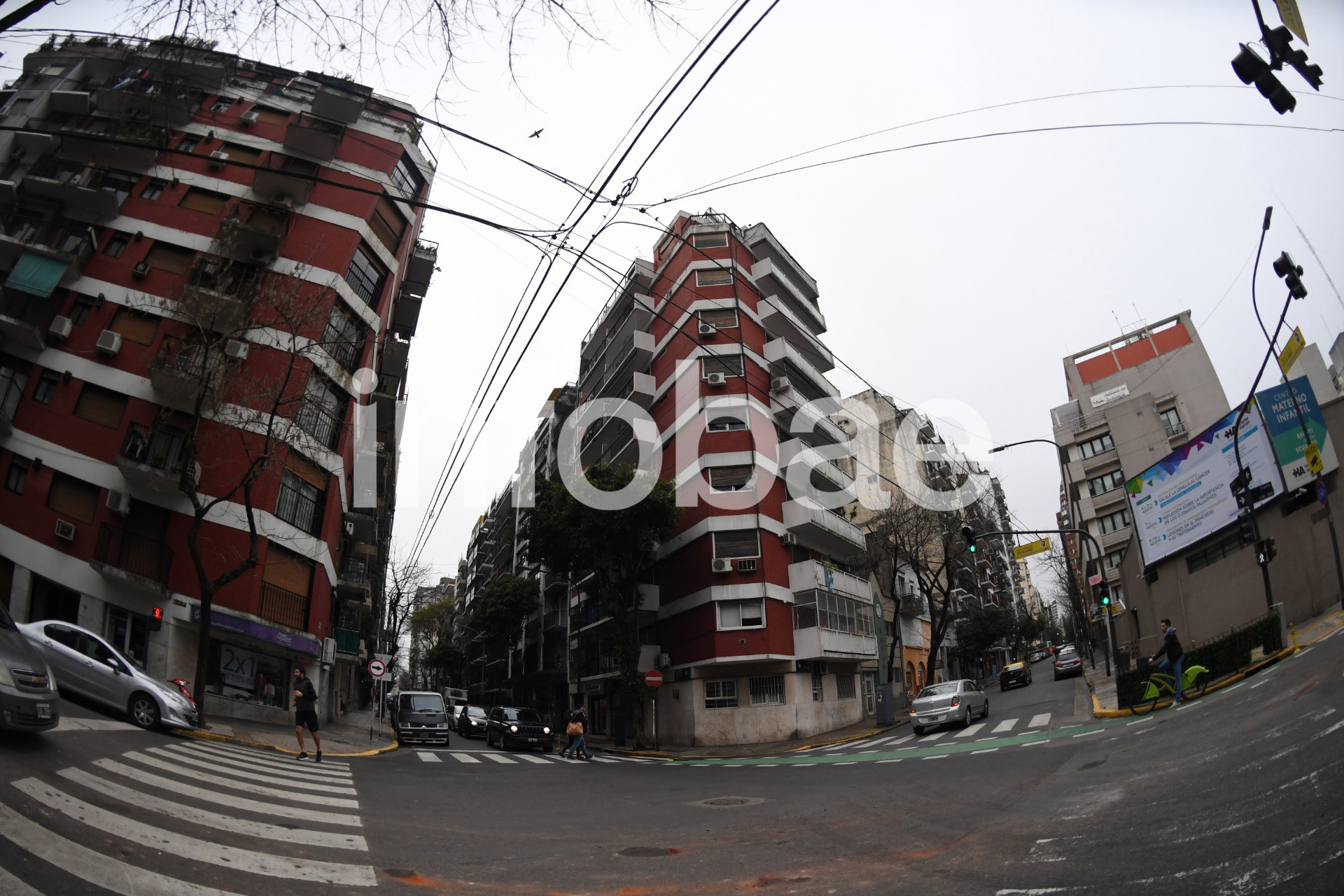 8. Juncal y Anchorena (CABA): el 18 de agosto de 2010 “una persona en un Passat gris oscuro chapa GIG 850” entregó en esa esquina US$ 1.200.000.