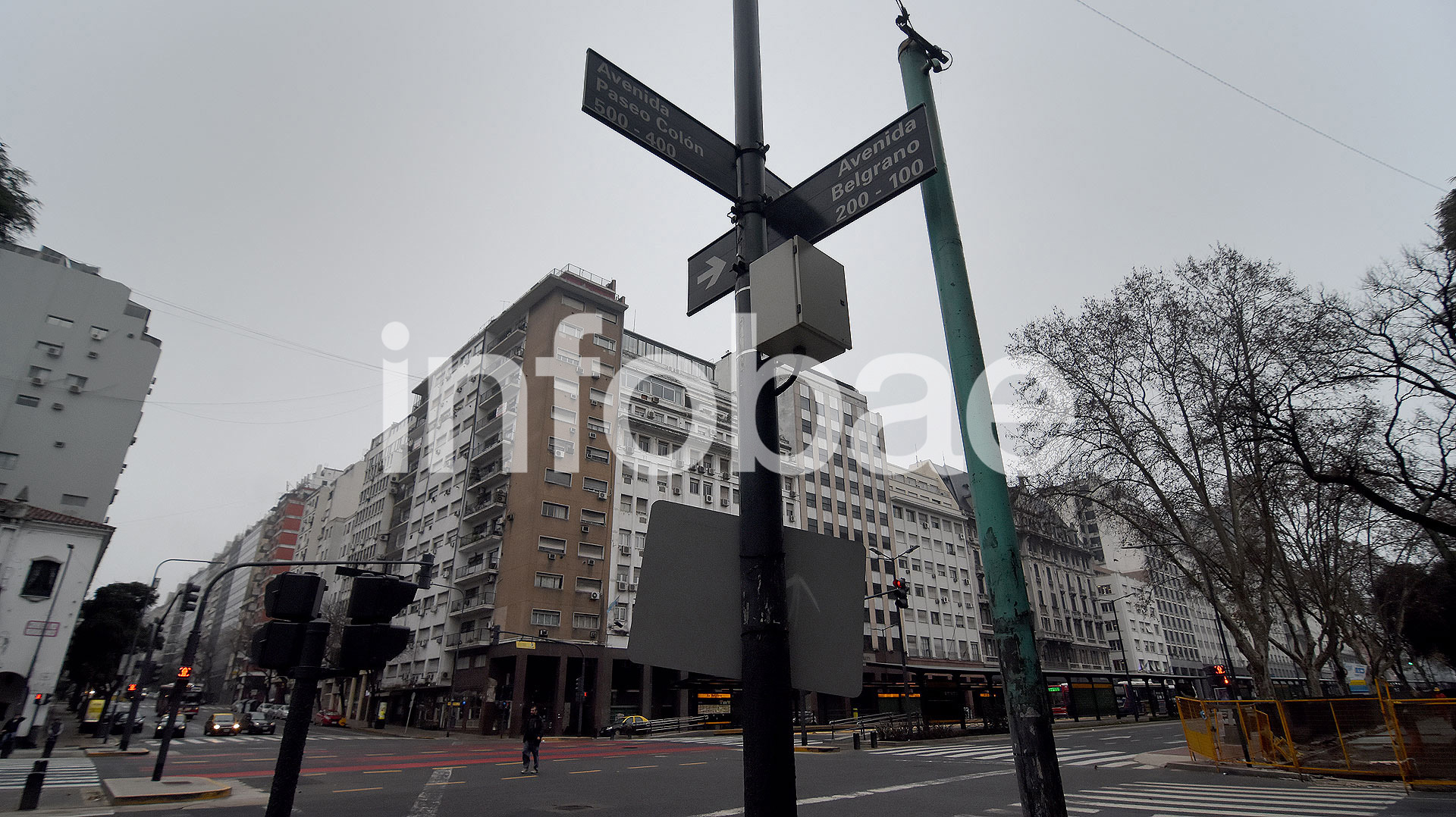 16. En la esquina de las avenidas Belgrano y Paseo Colon, el 23 de marzo de 2010 Glazman entregó US$ 1.248.000 de parte de Isolux