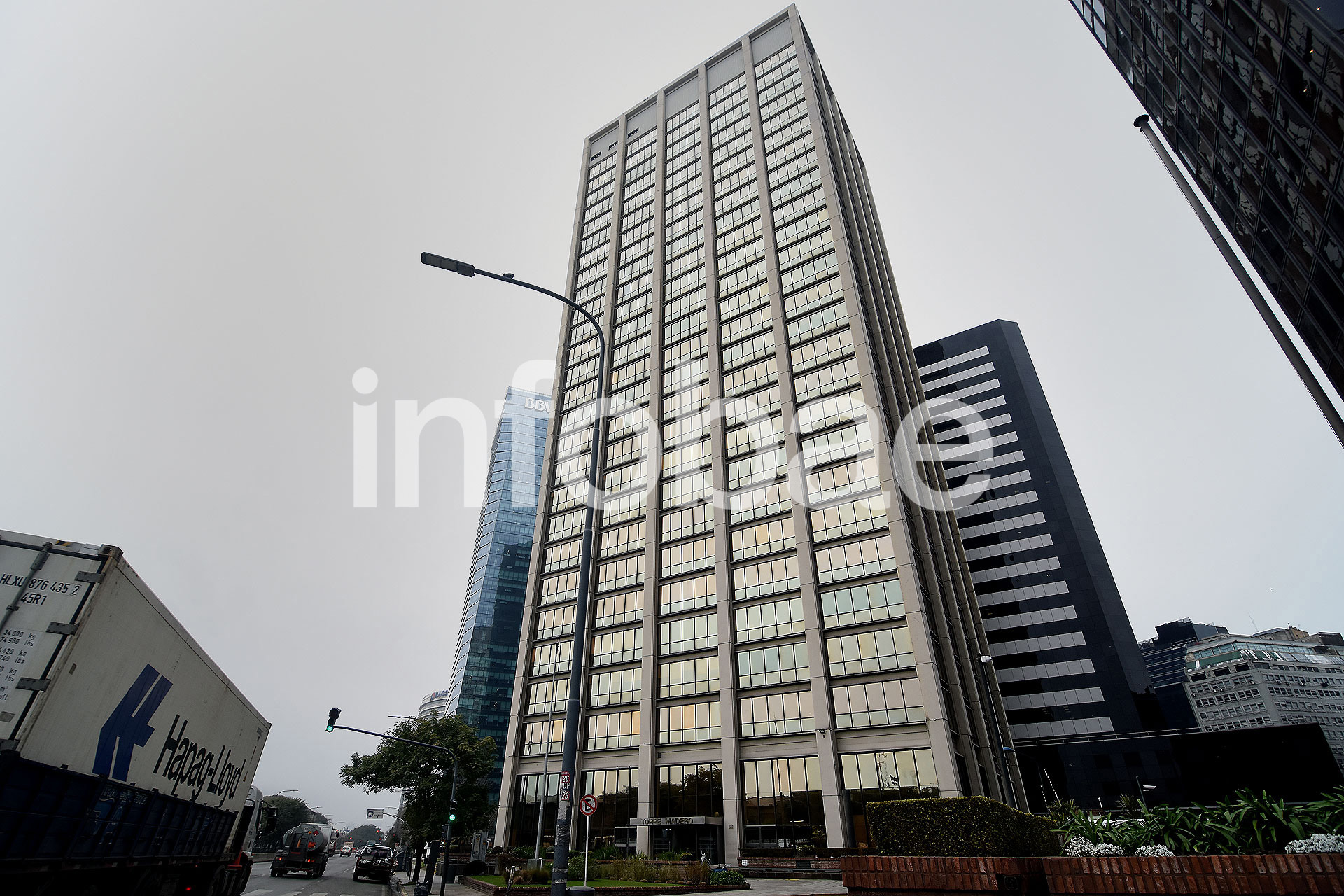 18. El 7 de agosto de 2013, Baratta y su secretario privado retiran un bolso con dinero del edificio de Eduardo Madero 942 (Puerto Madero, de manos de Oscar Thomas, de la Entidad Binacional Yaciretá