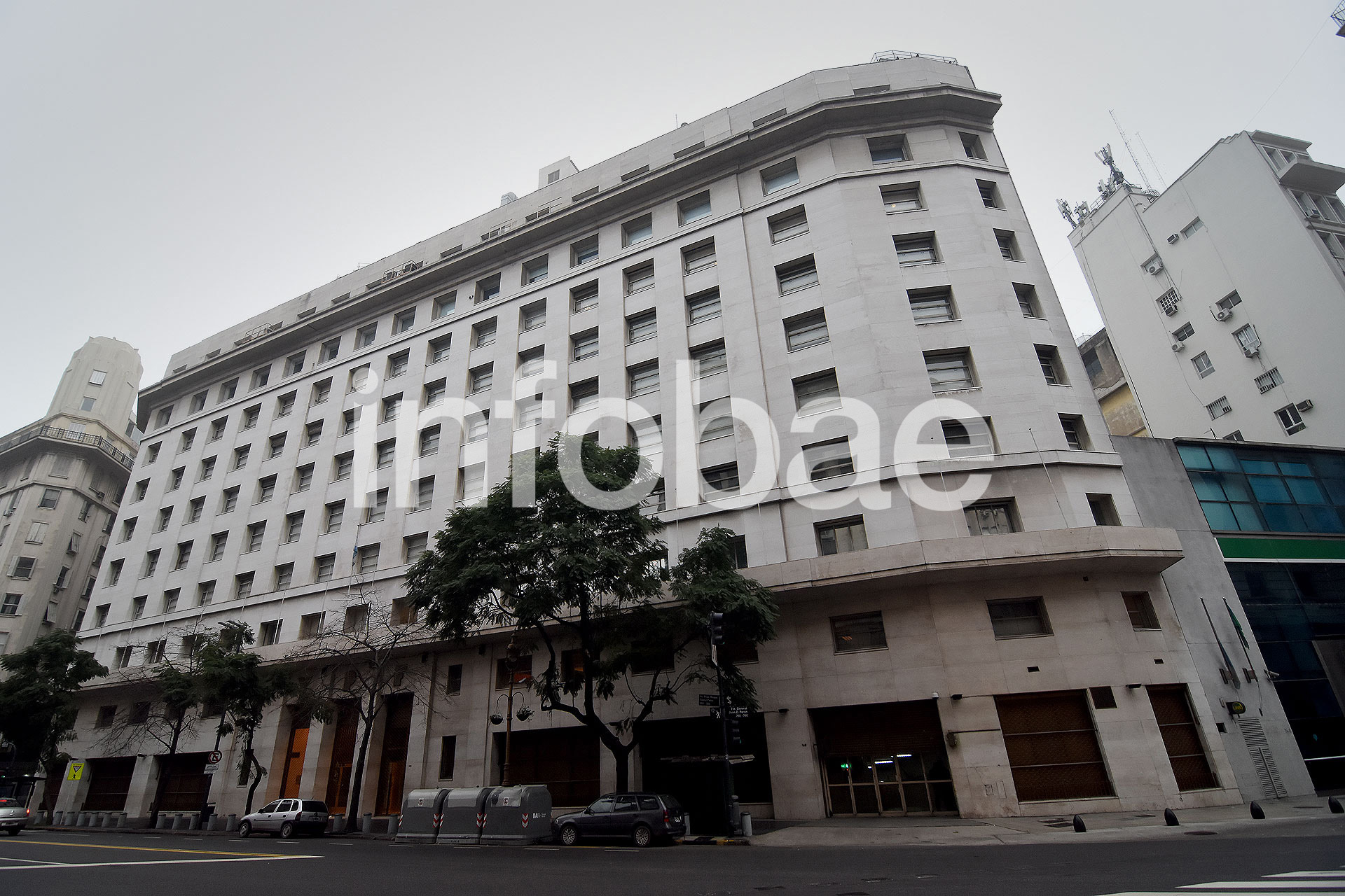 25. En la ex sede de YPF, en Roque Sáenz Peña 765, Centeno fue a retirar un pago pero quien debía hacerlo se equivocó y acudió al ministerio
