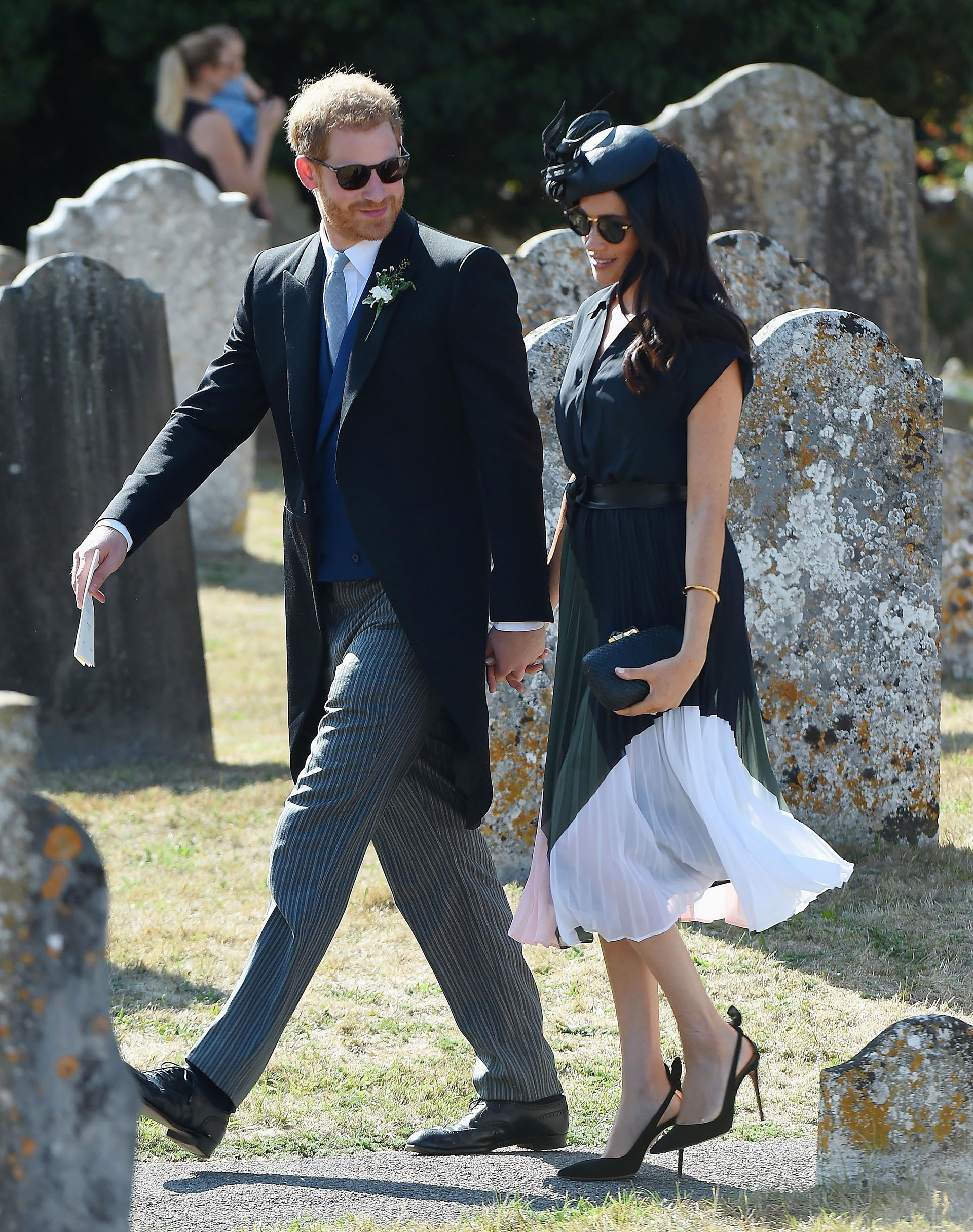 A un mes de la boda real, los duques acudieron al casamiento de la prima de Harry