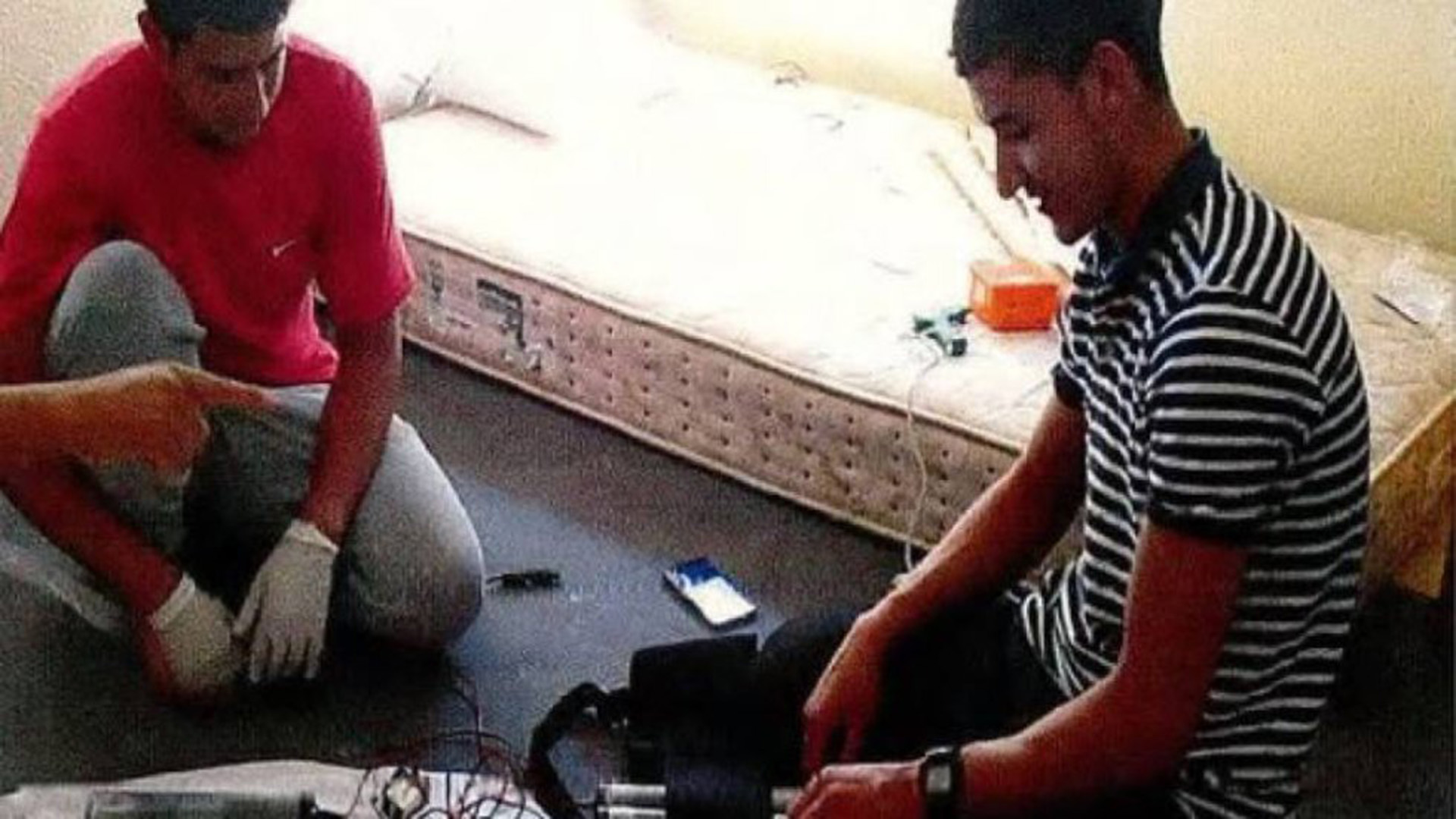 Younes Abouyaaqoub, a la derecha, murió en un tiroteo con la policía en Subirats