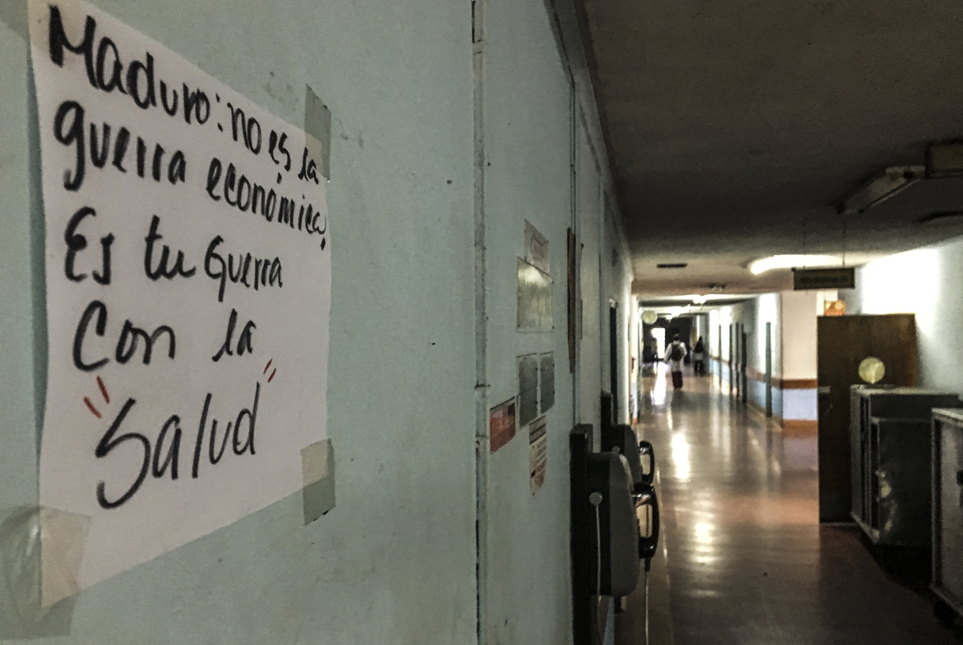 Pese a la cooperación cubana, Venezuela atraviesa la peor crisis sanitaria de su historia (AFP PHOTO / Juan BARRETO)