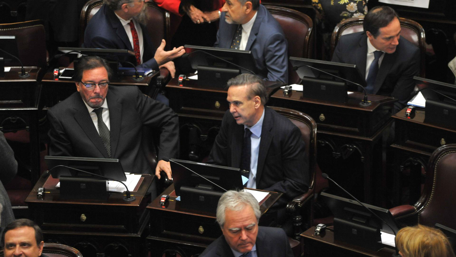 Los senadores peronistas Pedro Guastavino y Miguel Pichetto