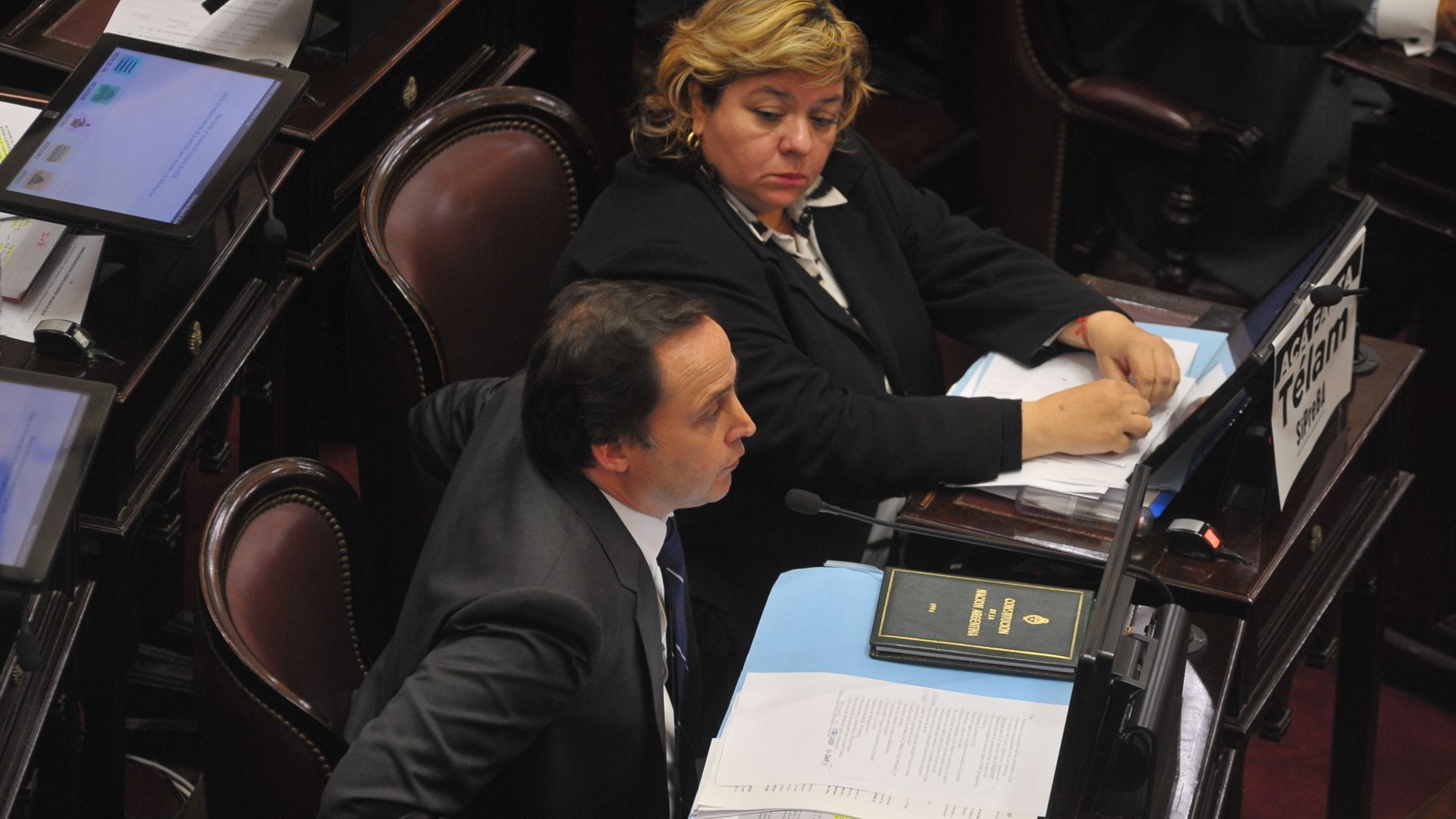 Los senadores peronistas Dalmacio Mera y María Teresa González