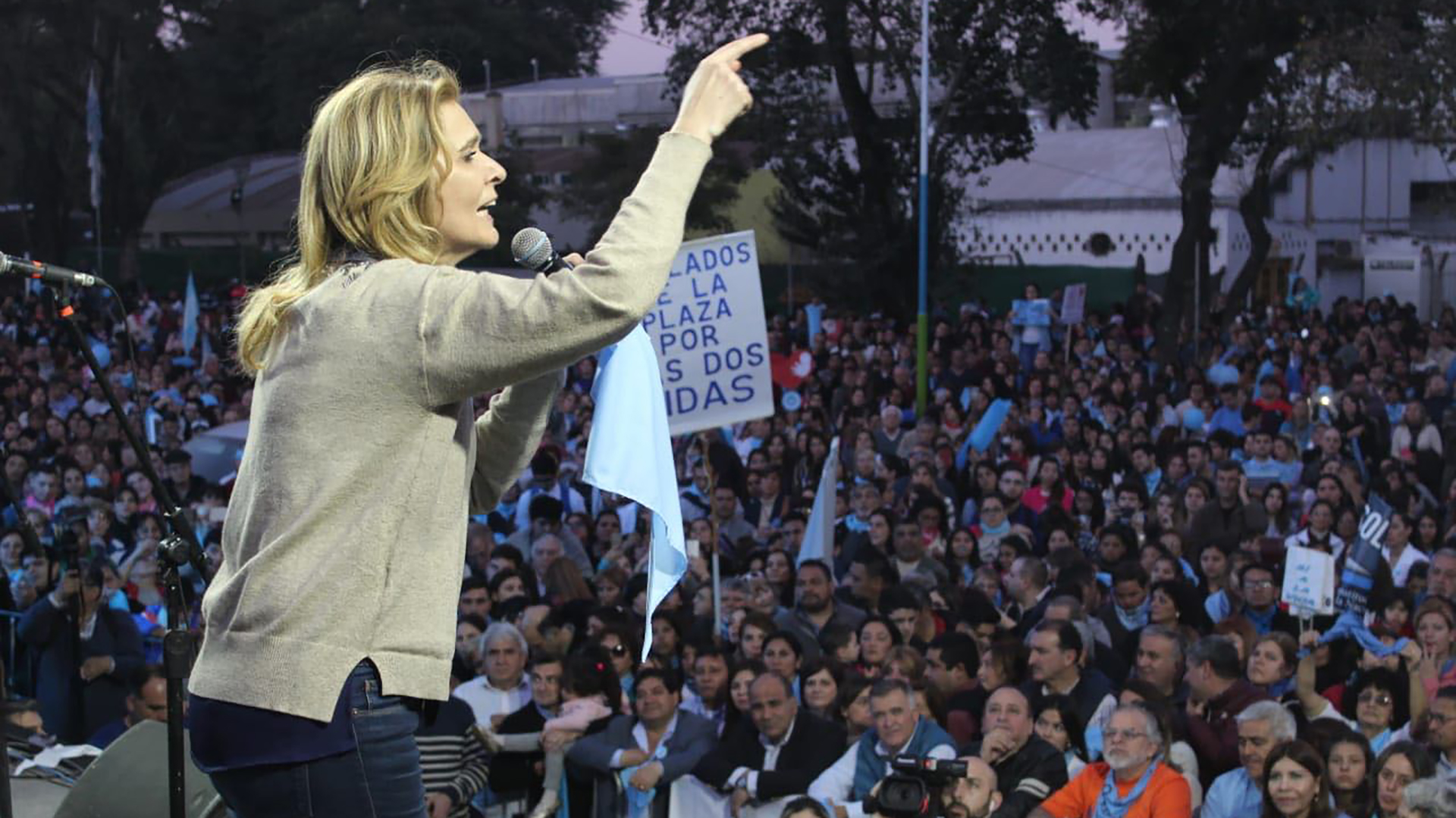 Silvia Elías de Pérez (UCR) y Juan Manzur (PJ) en el acto ‘provida’