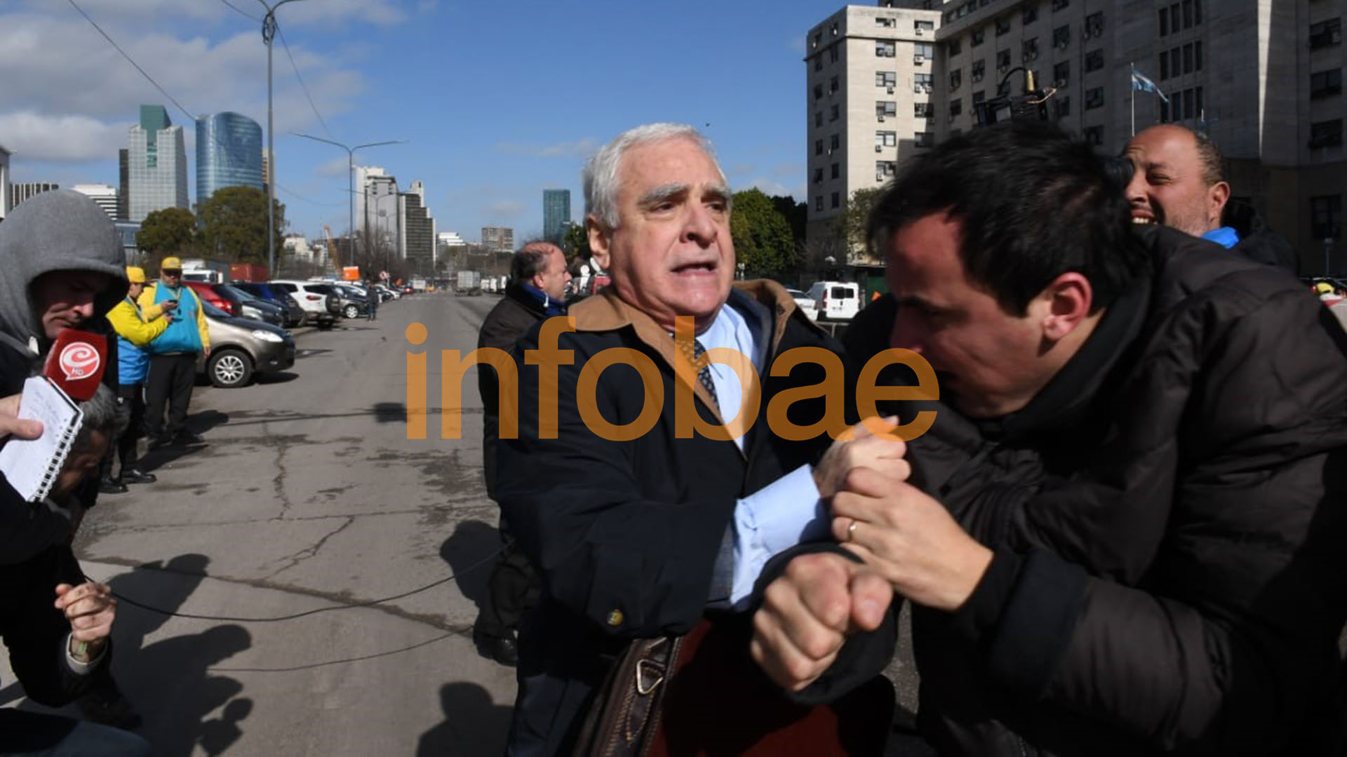 Lascurain en plena pelea tras salir de Comodoro Py (Fabian Ramella)