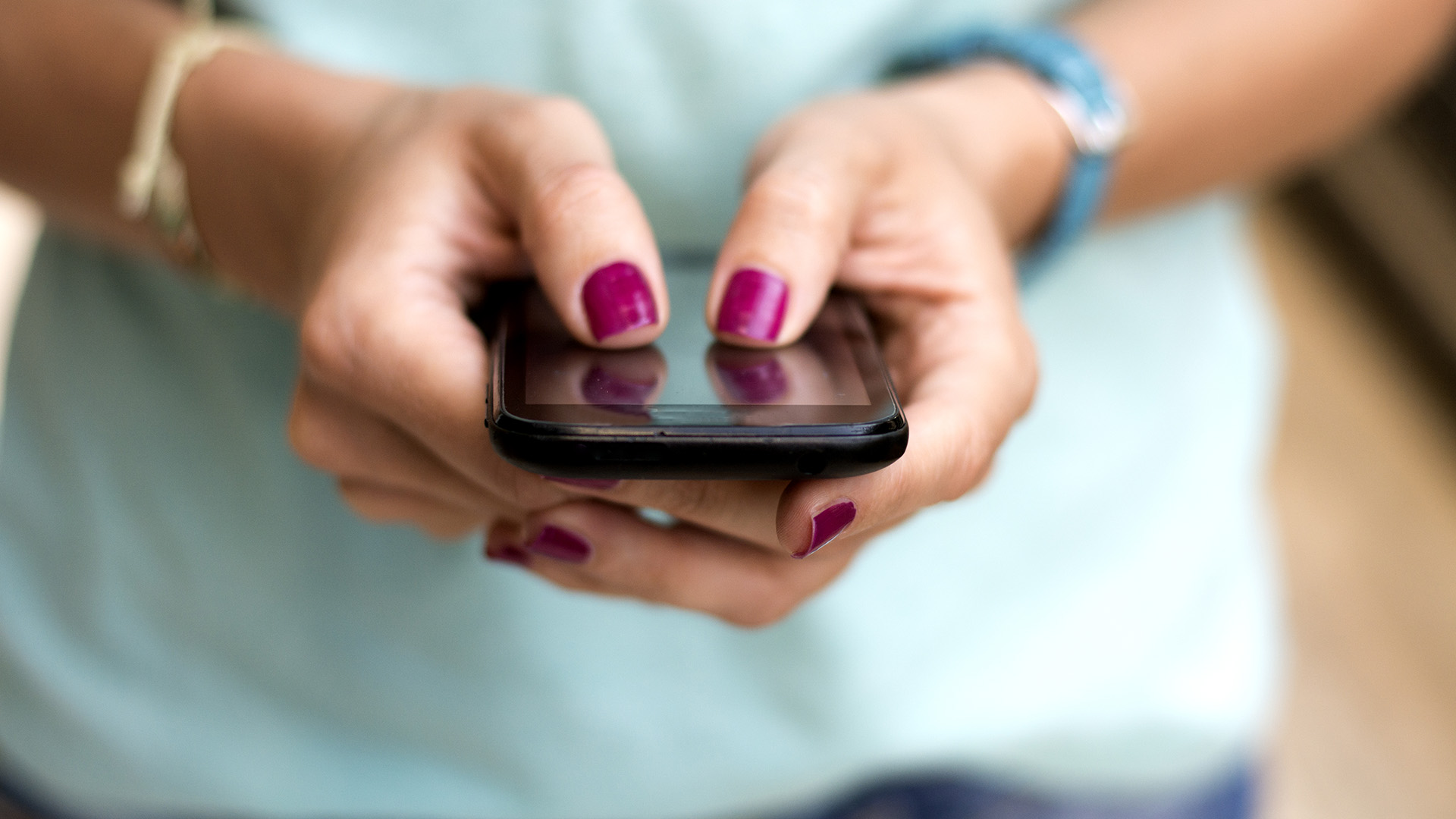 Los mensajes de texto ganan espacio como estrategia de compras para quienes no gustan de ir a las tiendas ni registrarse en los sitios o acumular aplicaciones.