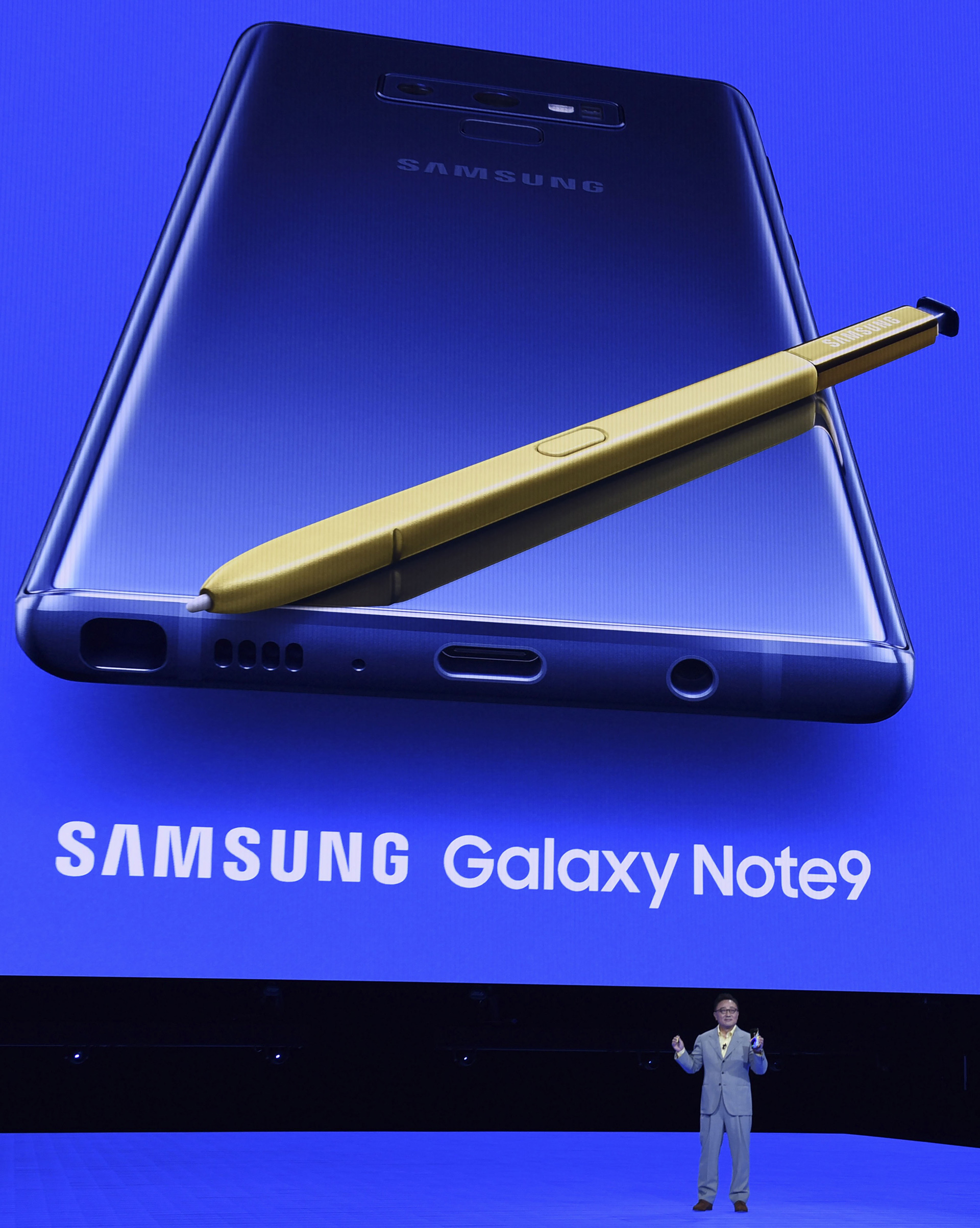El lápiz óptico S Pen cuenta con bluetooth y funciona como puntero (AFP PHOTO / TIMOTHY A. CLARY).