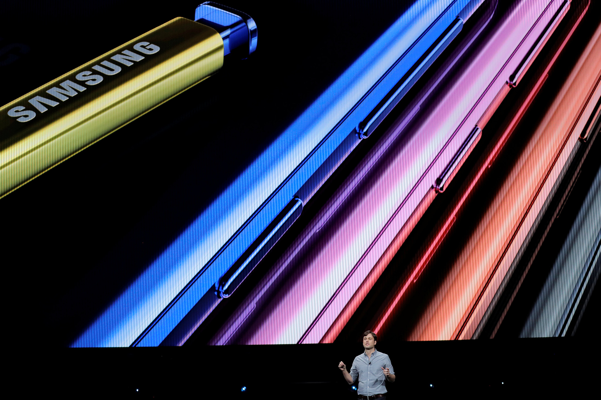 El modelo central será azul (ocean blue) con S Pen amarillo, y también estará disponible en negro (midnight black), púrpura (lavender purple), y cobre (metallic copper) (REUTERS/Lucas Jackson).