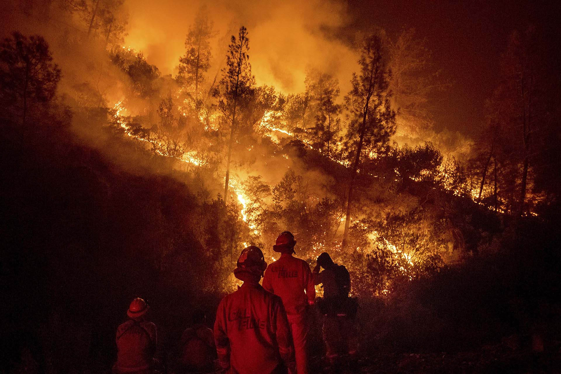 El incendio “Mendocino Complex”, que toma su nombre del condado californiano de Mendocino, está compuesto por dos focos (“Ranch” y “River”) que arden desde el pasado 27 de julio en torno al lago Clear Lake, situado a unos 200 kilómetros al norte de San Francisco (EEUU)