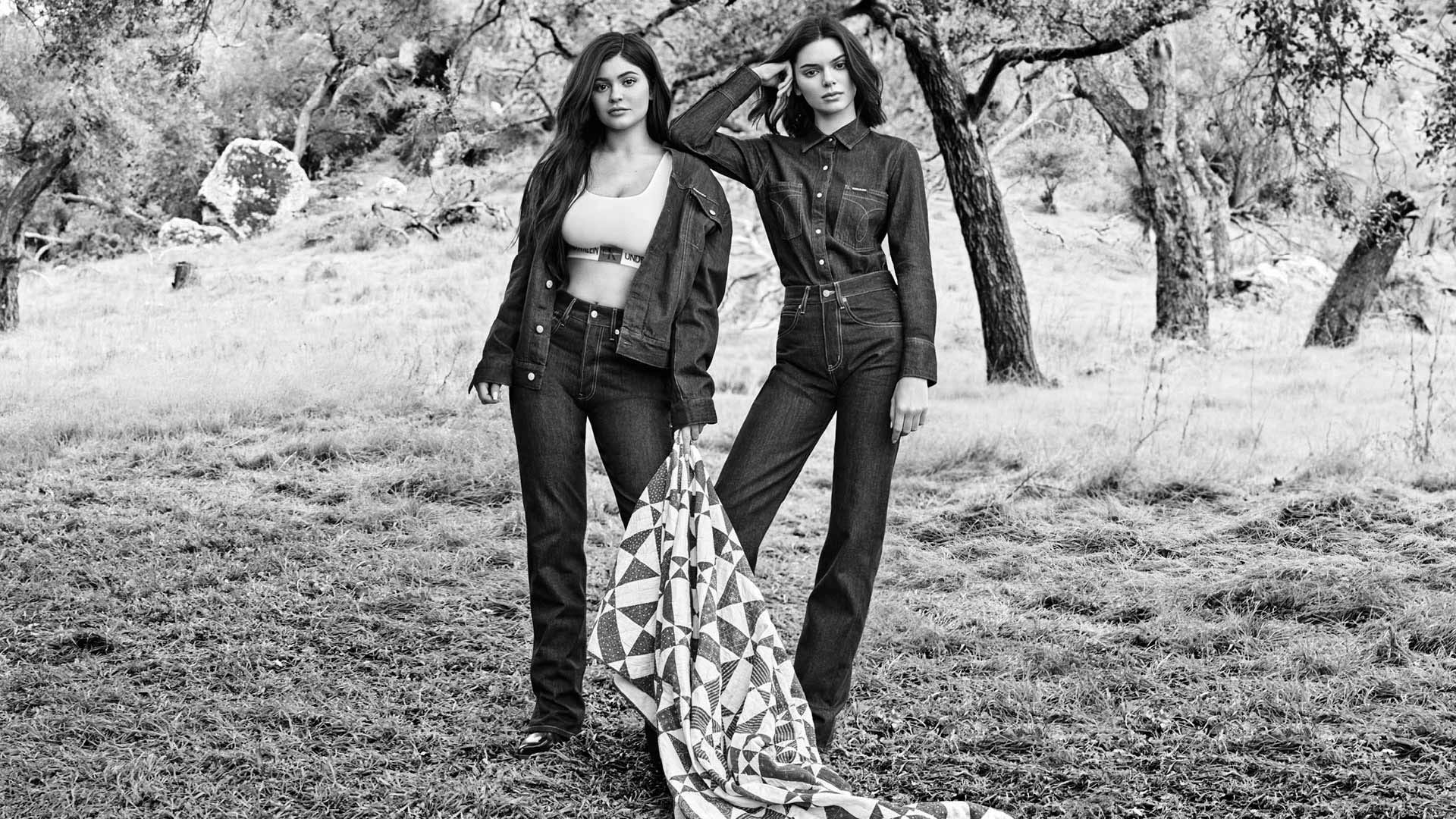 Las Jenner, Kylie y Kendall, luciendo la línea denim de Calvin Klein