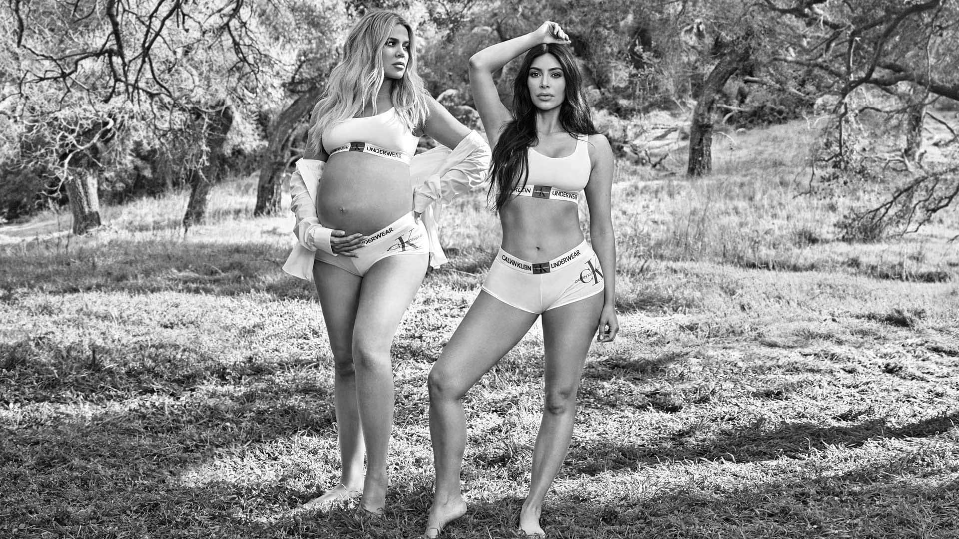 Khloe y Kim Kardashian, luciendo los mismos conjuntos. Las hermanas curvy son por segunda vez la imagen de #MyCalvins