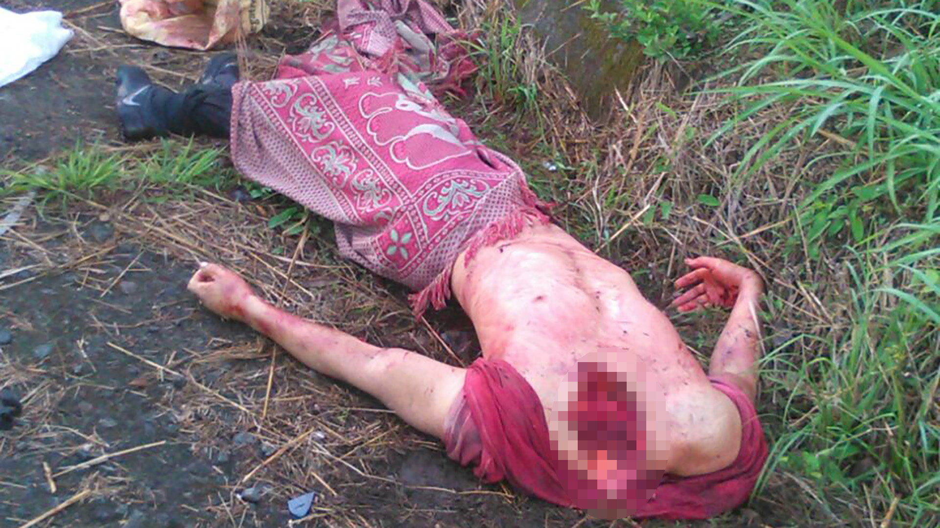 El cuerpo de un ciudadano colombiano apareció mutilado y decapitado al costado de una calle.