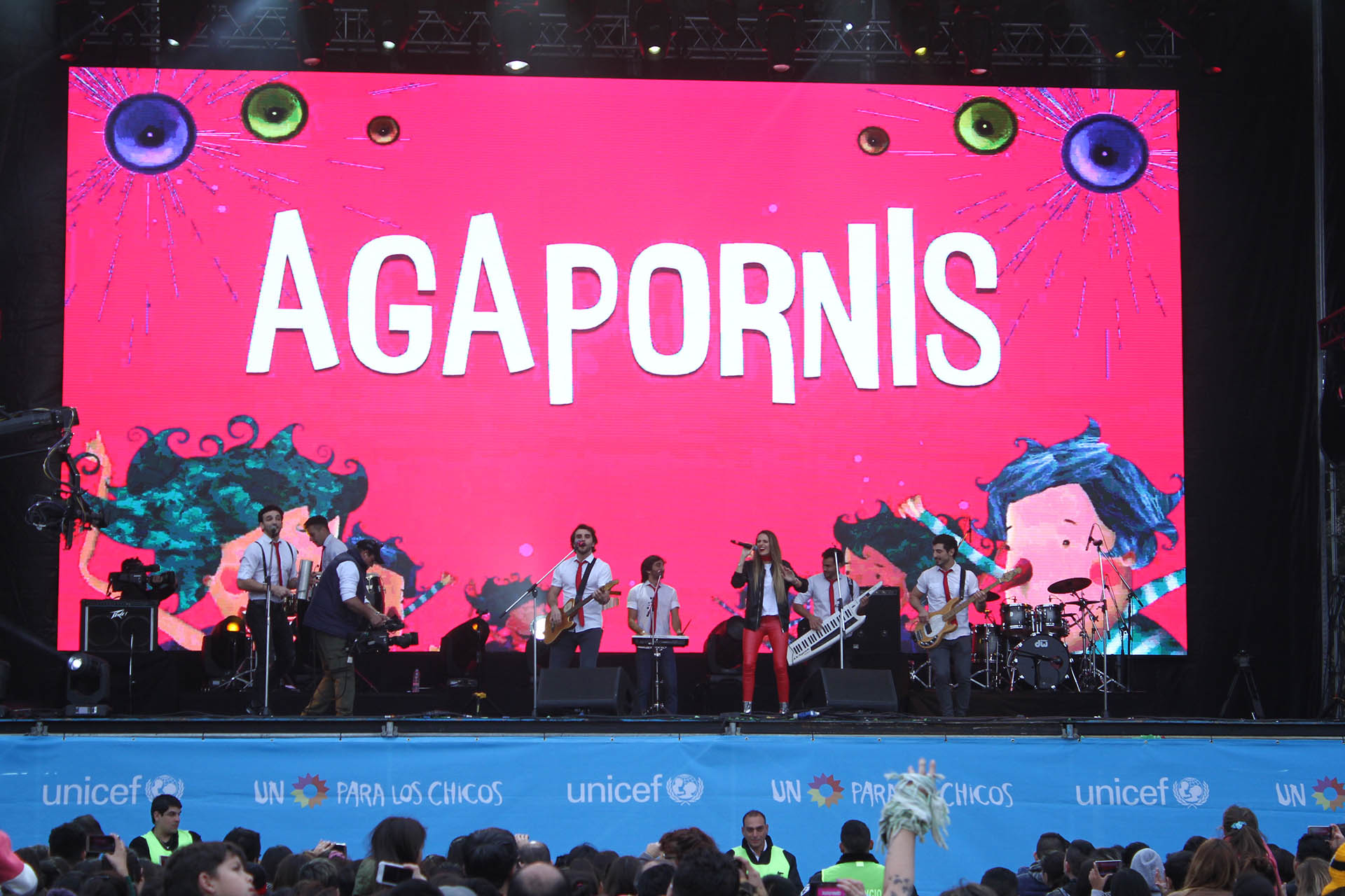 El reconocido grupo, en el escenario de “Un sol para los chicos”