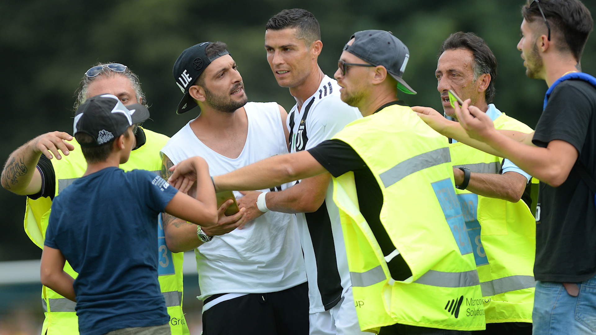 Luego del ingreso del primer fan, otros intentaron copiarlo (Foto: Reuters)
