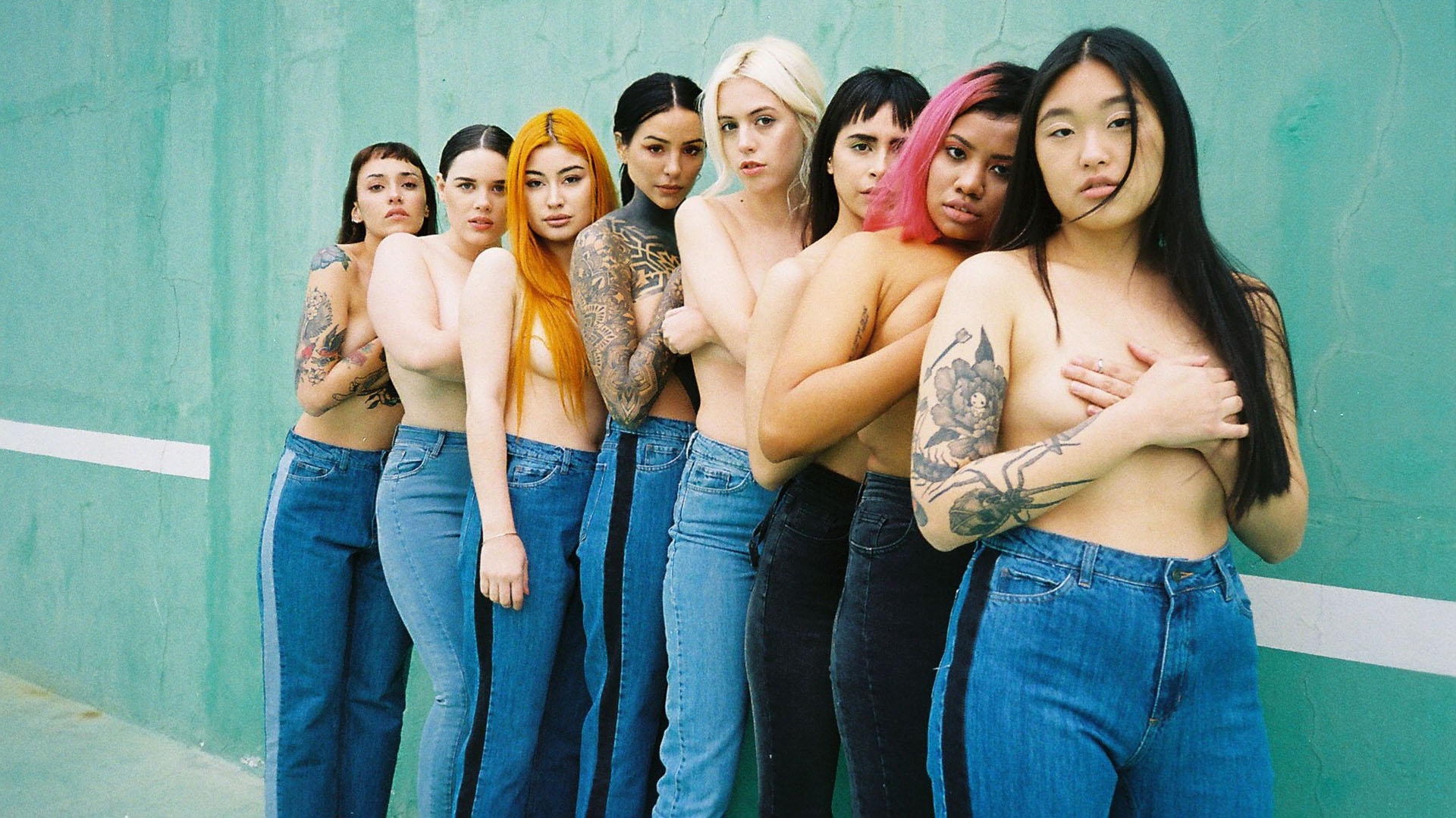 Cande Tinelli posó para su marca de ropa acompañada por seis musas “reales”