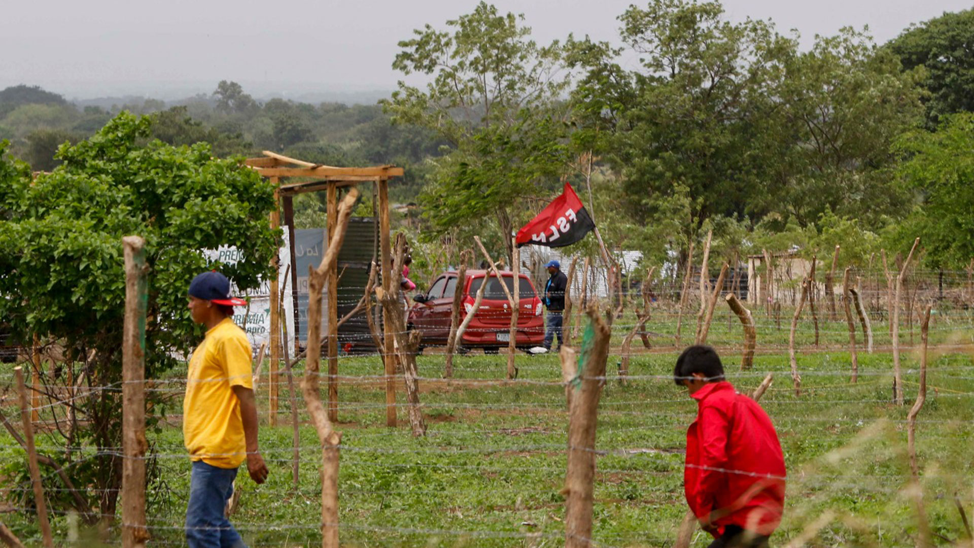 Tierras tomadas en el sector de Sabana Grande, en Managua. Los ocupantes han instalado banderas del gobernante Frente Sandinista