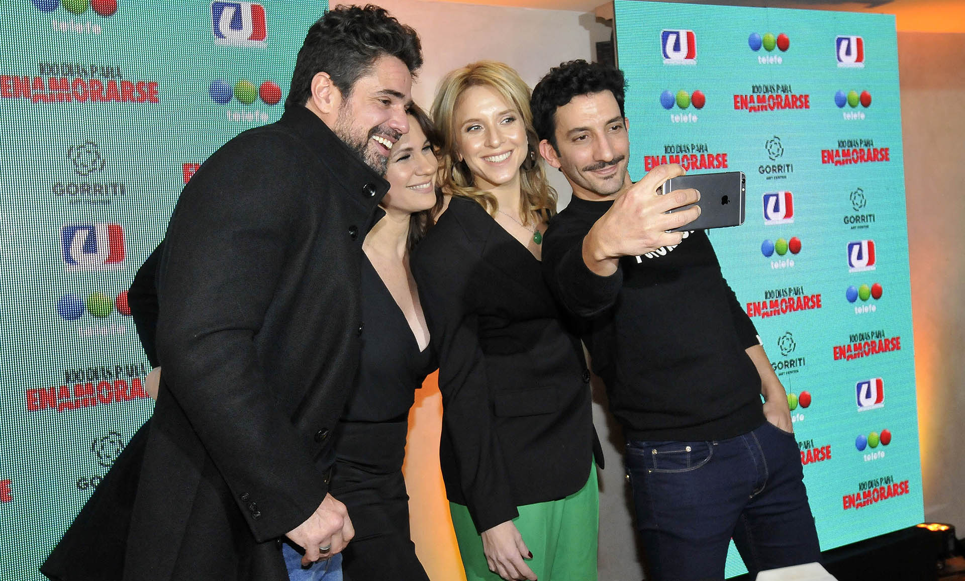 Luciano Castro, Nancy Dupláa, Carla Peterson y Juan Minujín celebraron el éxito de “100 días para enamorarse”. La ficción fue declarada de interés y promoción de DDHH (Teleshow)