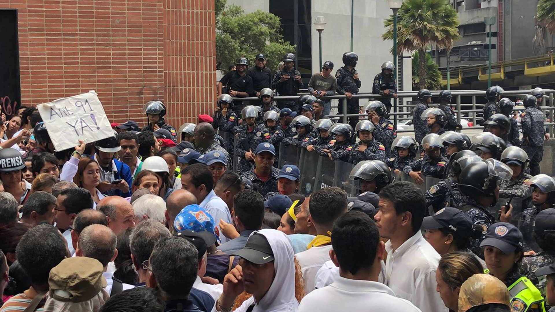 Venezuela, el país con mayores reservas petroleras en el mundo, atraviesa una grave crisis económica que se traduce en escasez de alimentos básicos y medicinas