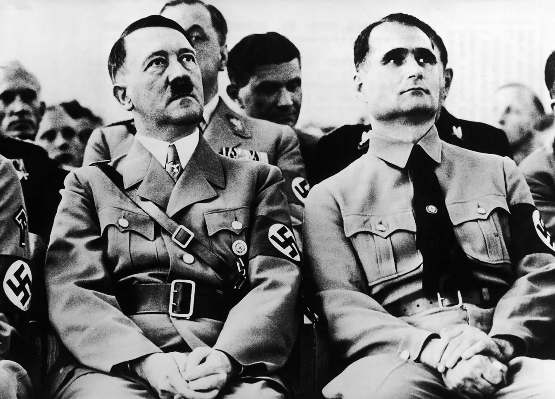 Adolf Hitler y su “niño mimado” Rudolf Hess