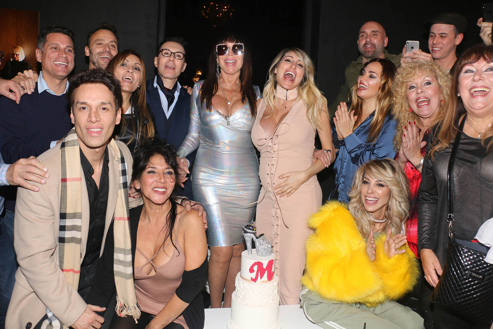 Moria Casán celebró su cumpleaños rodeada de amigos, como Belén Francese, Marcela Tauro, Adrián Pallares, Vicky y Stefy Xipolitakis, entre otros (Verónica Guerman / Teleshow)