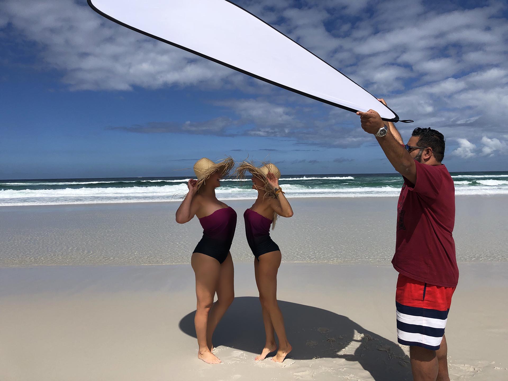 Una de las imágenes del back de la producción de Jimena y Paulina en la playa de Arraial do Cabo