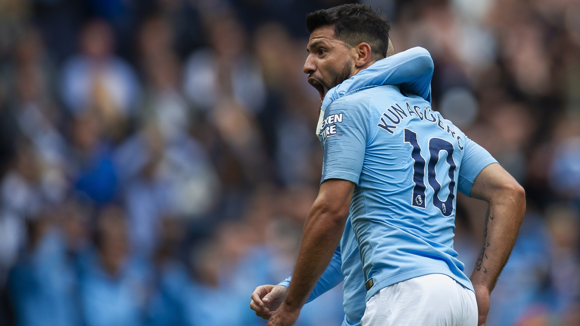 Agüero marcó tres goles en la goleada de este domingo por 6-1 del Manchester City sobre el Huddersfield (EFE)