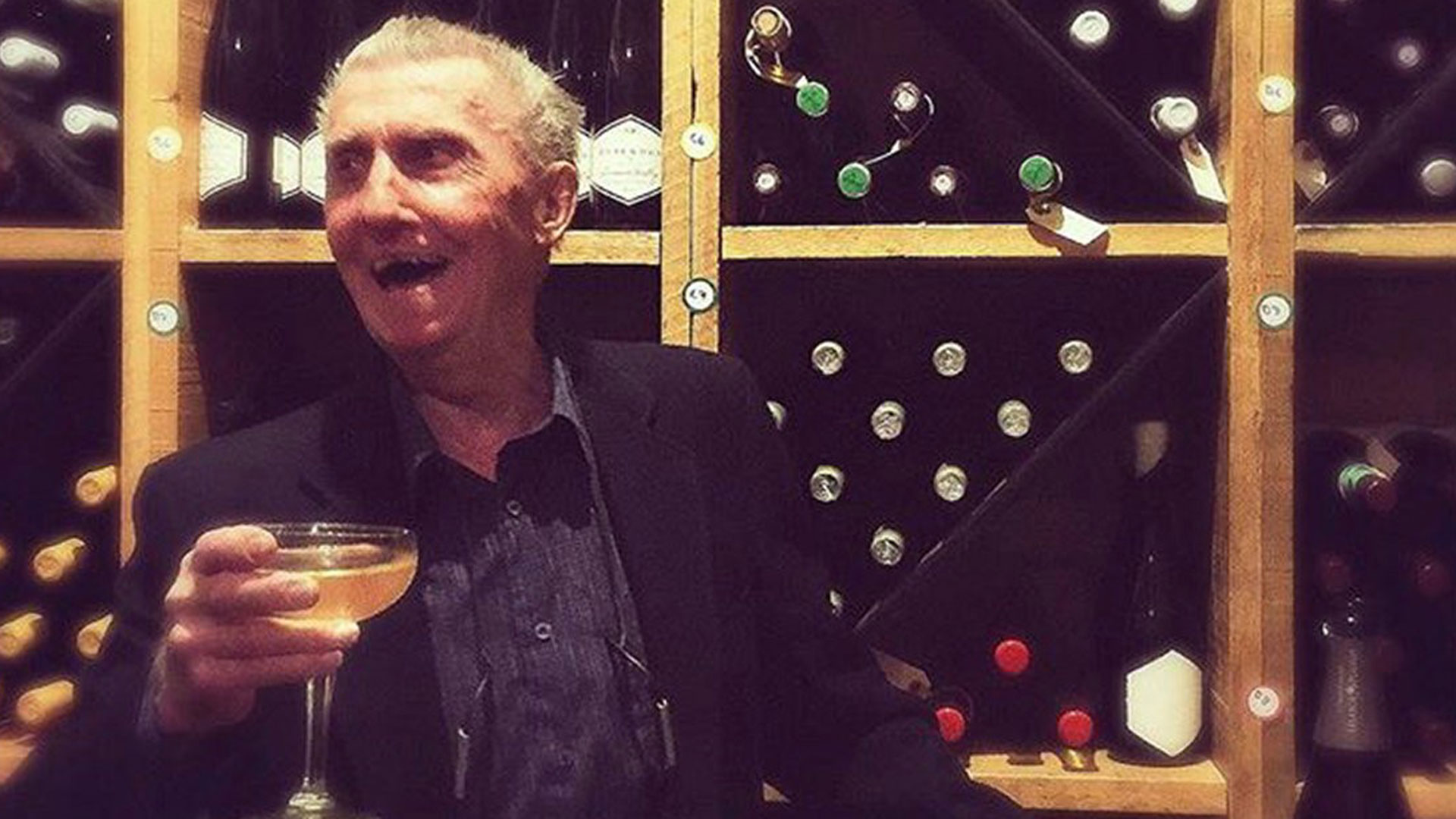 En la cava que ocupa la caja fuerte del Banco Imperial de Canadá, donde hizo un robo millonario hace 60 años, Boyne Johston brindó con champagne.