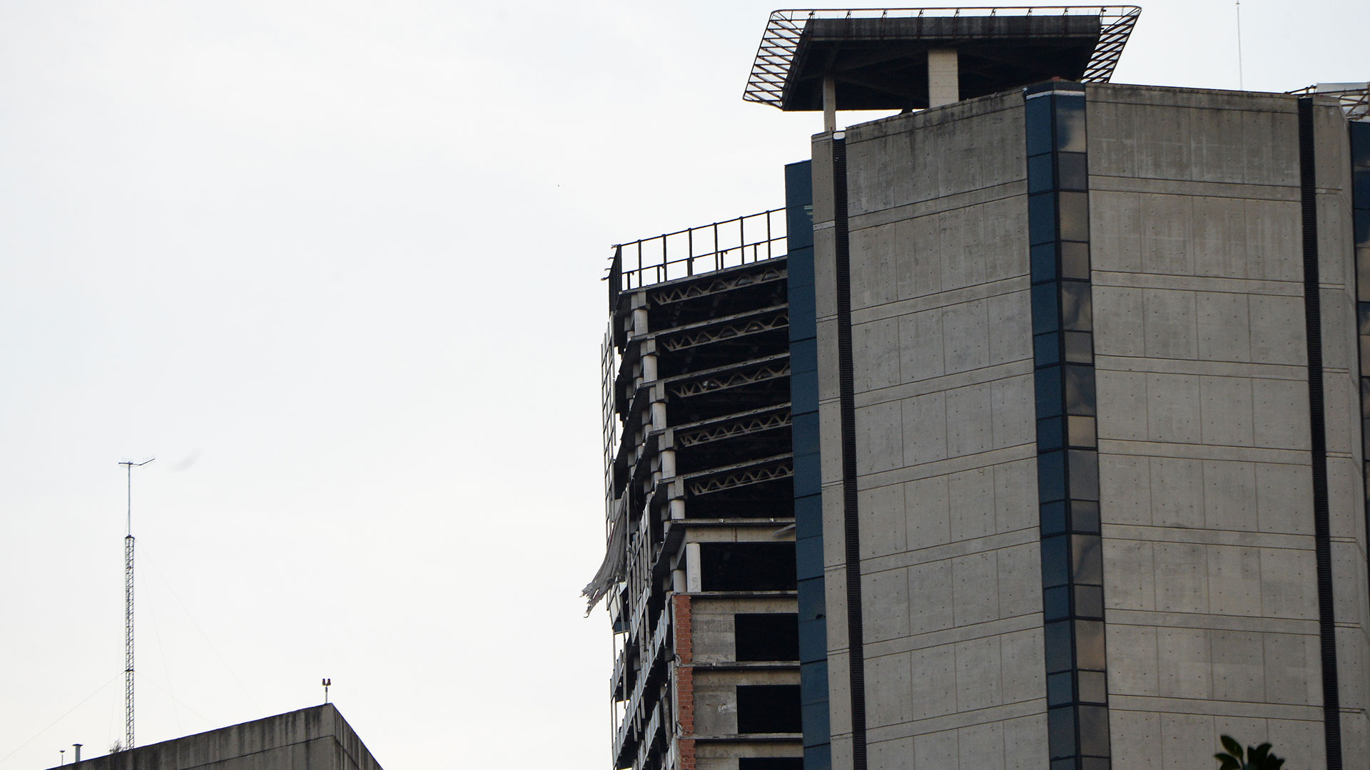 Revisar los inmuebles para ver si tuvo daños estructurales por el sismo (Foto: AFP)