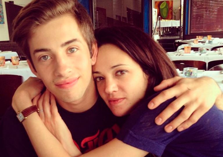 Asia Argento y Jimmy Bennett