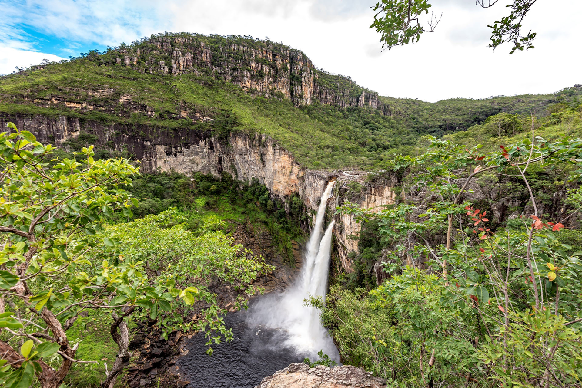 Vista de una cascada en Chapada dos Veadeiros