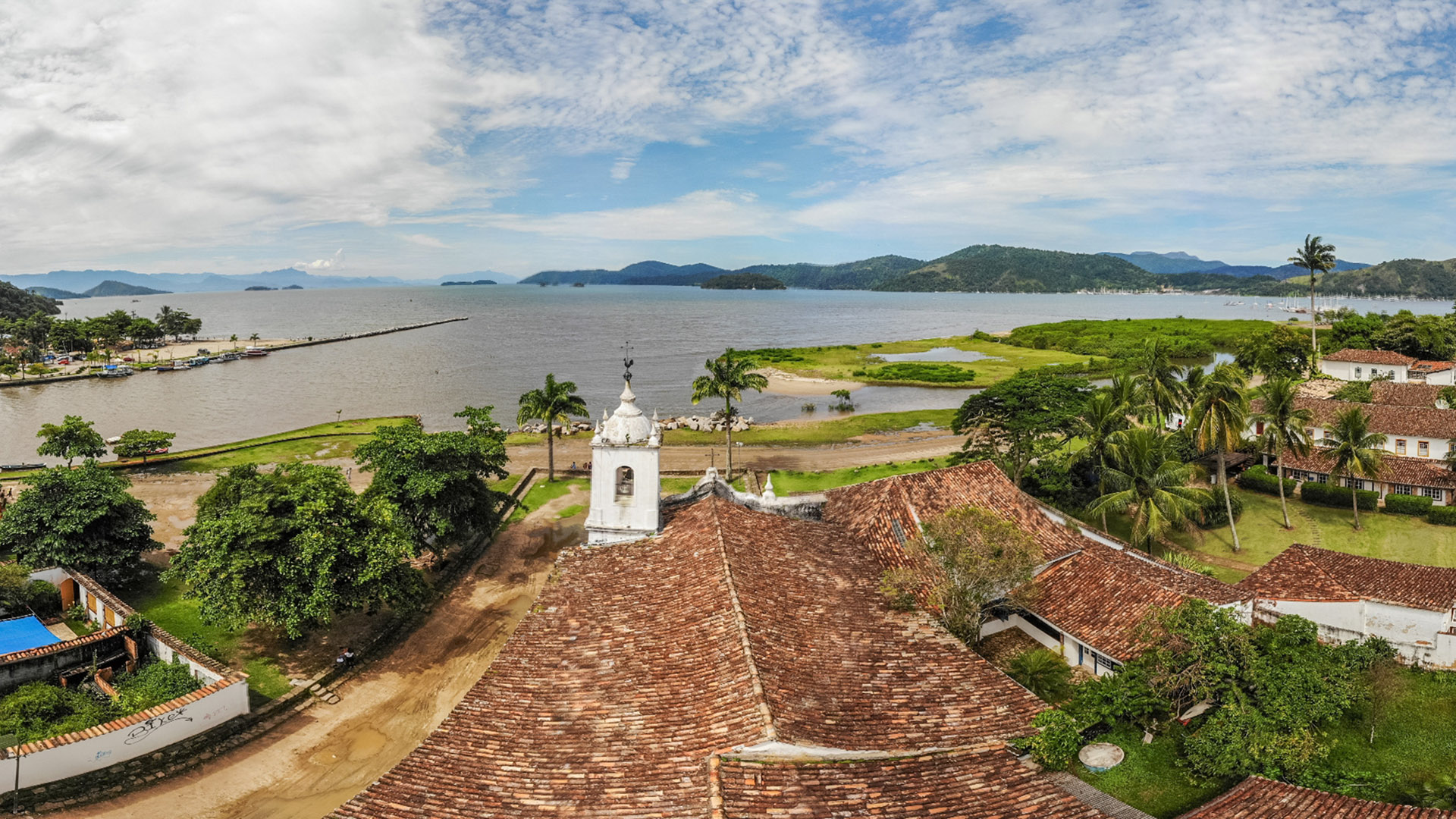 Vista desde Paraty al Parque Nacional Serra da Bocaina
