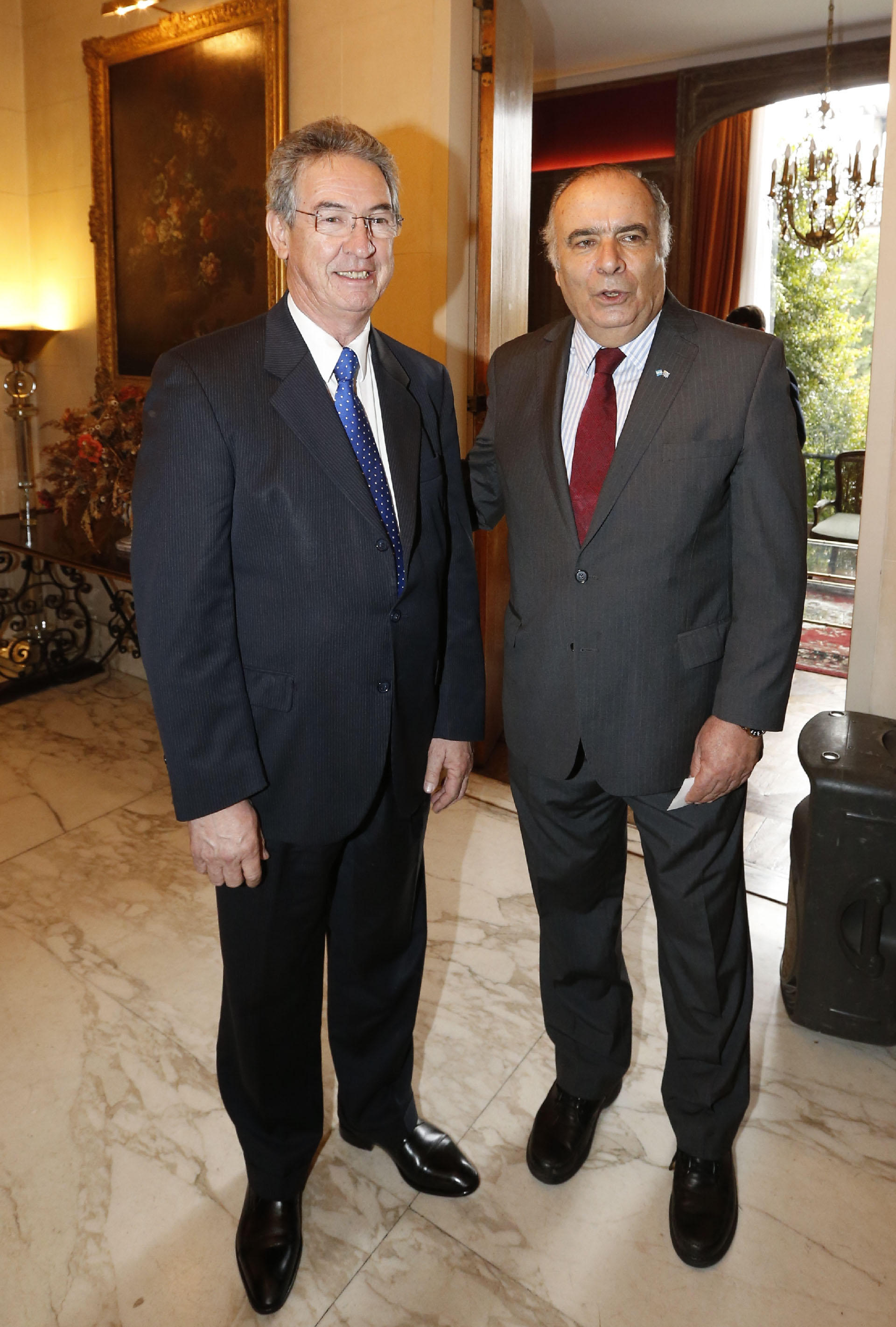 Daniel Indart, presidente de la Federación Argentina de Entidades Empresarias del Autotransporte de Cargas (FADEEAC), y el embajador Héctor Lescano Fraschini