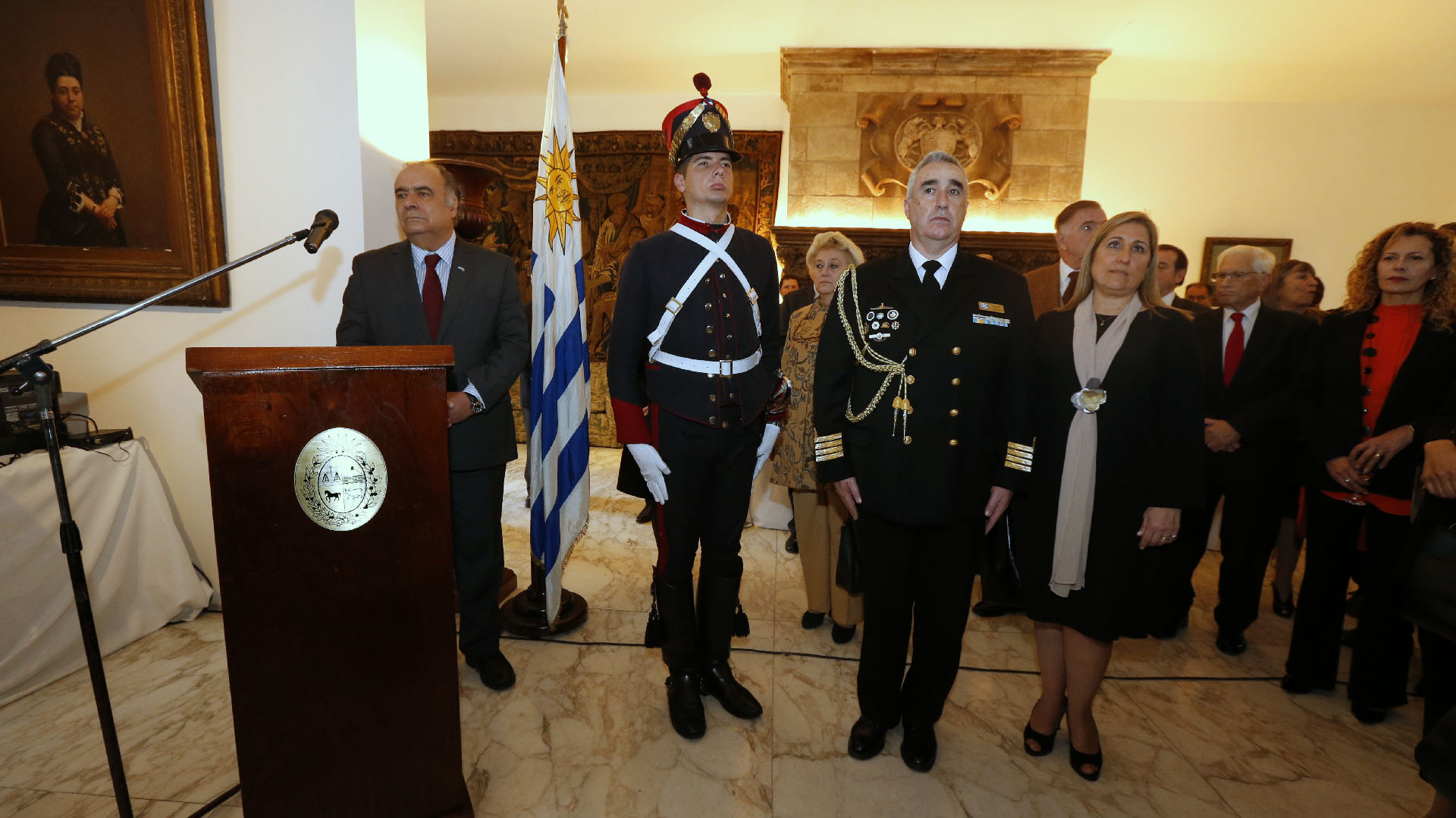 Con diferentes instancias a lo largo del día, además de la recepción en la embajada, se realizaron homenajes y reconocimientos a personalidades uruguayas que dejaron huella cultural y deportiva en Argentina. La recepción en la embajada contó con la presencia de autoridades de gobierno, políticos, representantes de instituciones, empresarios uruguayos y argentinos