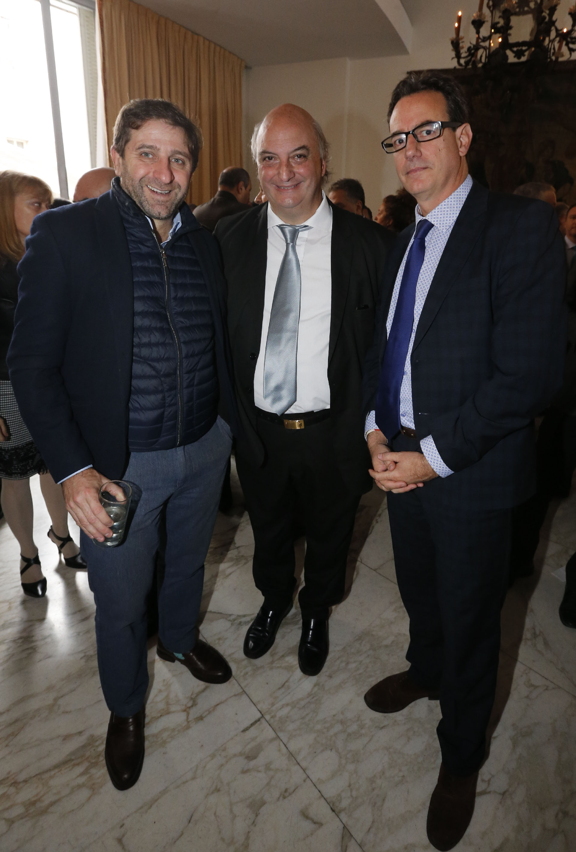 Fernando Straface, secretario de Gobierno porteño; Pablo Garzonio, secretario de Relaciones Internacionales de la Legislatura; y el periodista Martín Dinatale