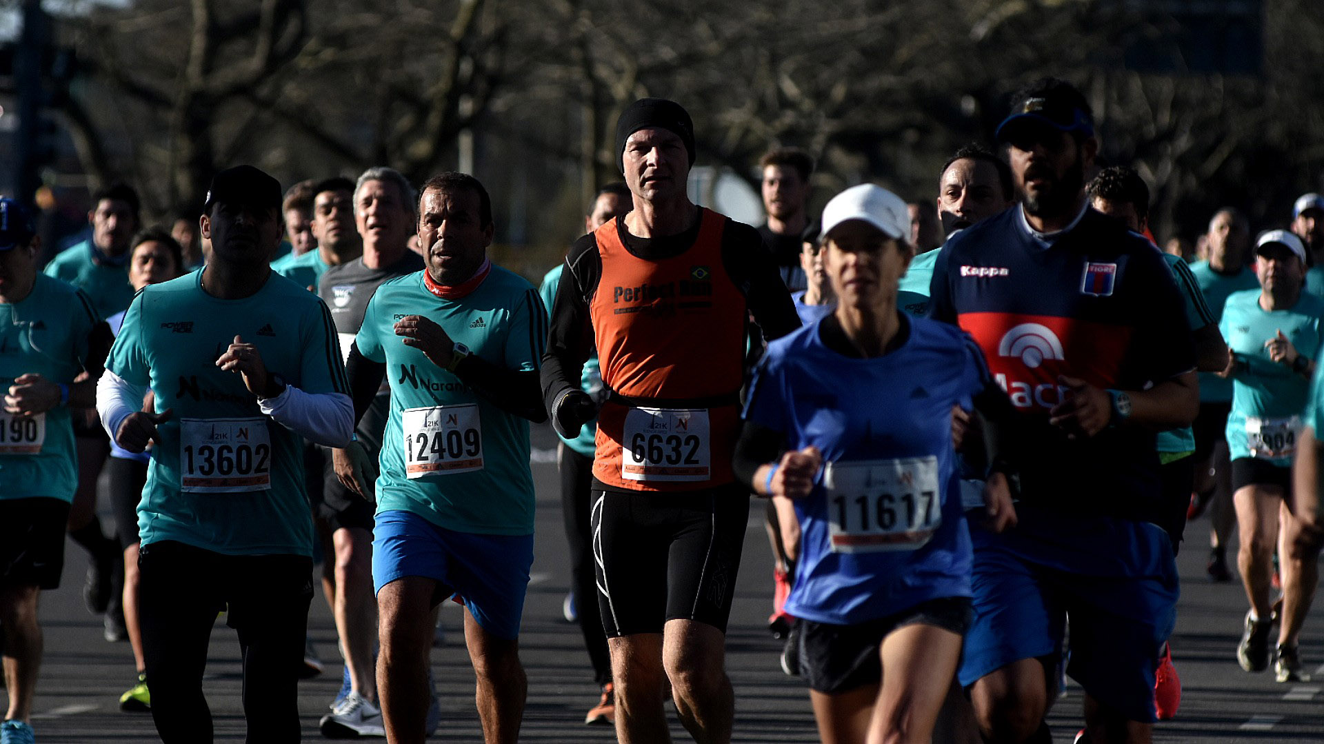 Ésta es la primera carrera en la Argentina que es cardioprotegida: hubo distribuidos 37 desfibriladores en el circuito, con voluntarios capacitados