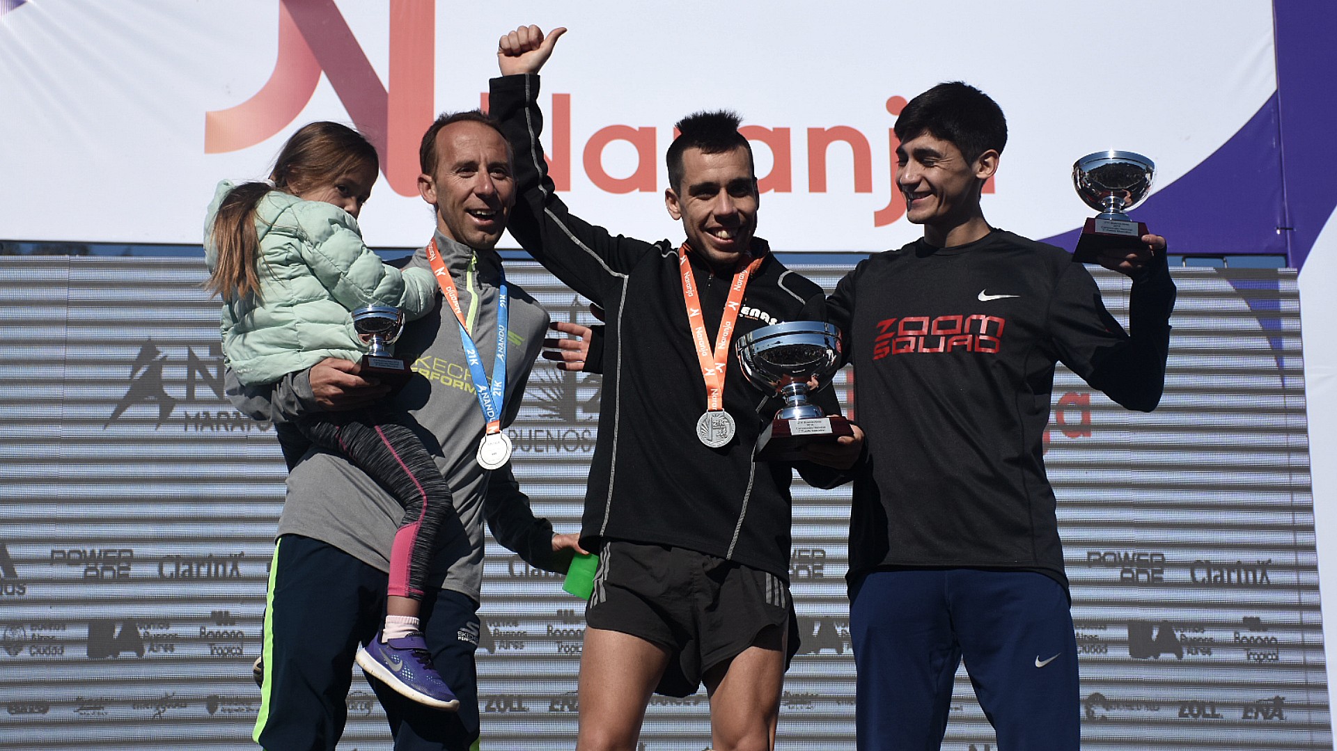 El podio de los argentinos: Julián Molina fue el primeo en llegar, con 1:04:18. Le siguieron Eulalio Muñoz con 1:04:22 y Mariano Nicolás Mastromarino, con 1:04:24