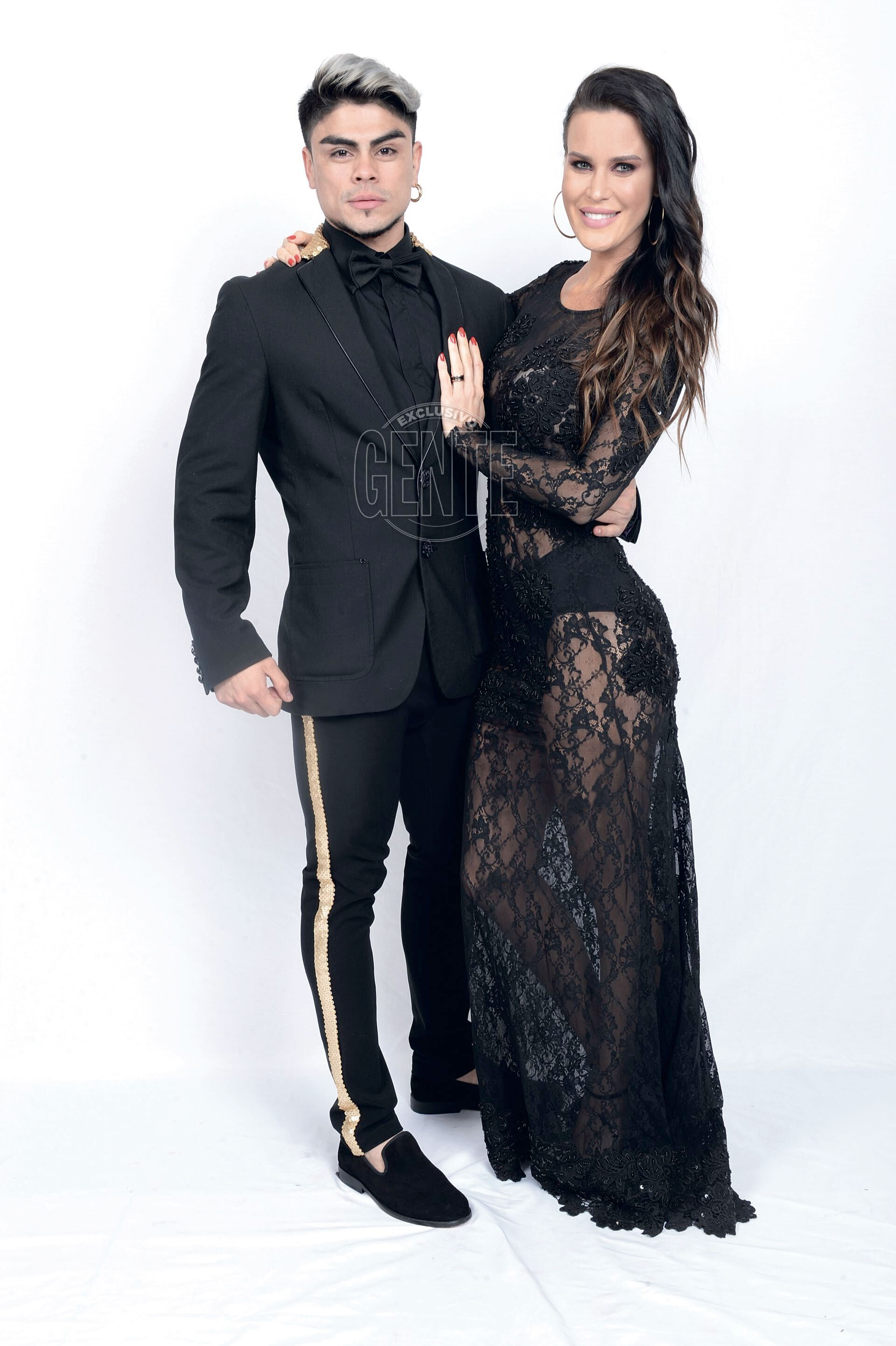 Natalie Weber (by Benito Fernández / zapatos Ricky Sarkany) e Iván Anriquez (por Benito Fernández / zapatos Universal Sam).