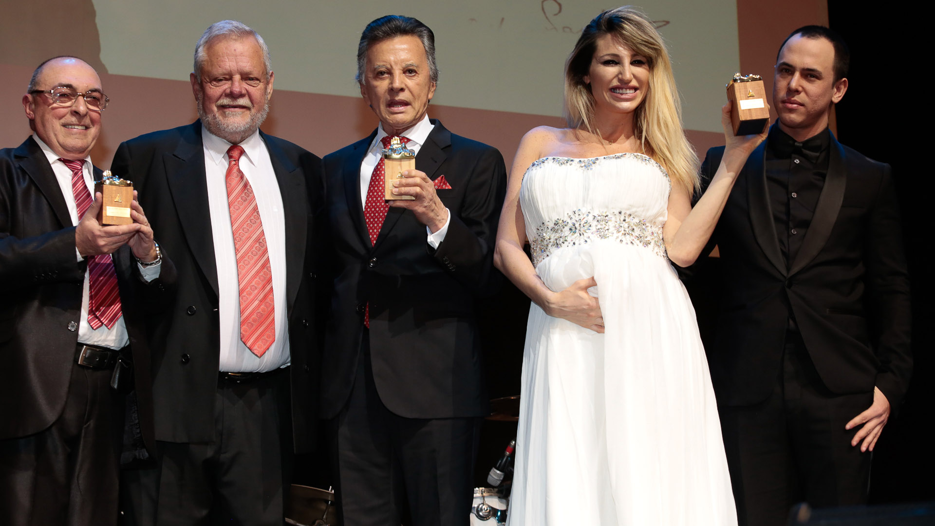 Durante la cena se entregaron distinciones solidarias