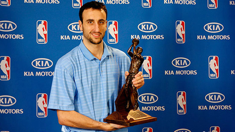 Manu Ginóbili, con el premio a Mejor Sexto Hombre