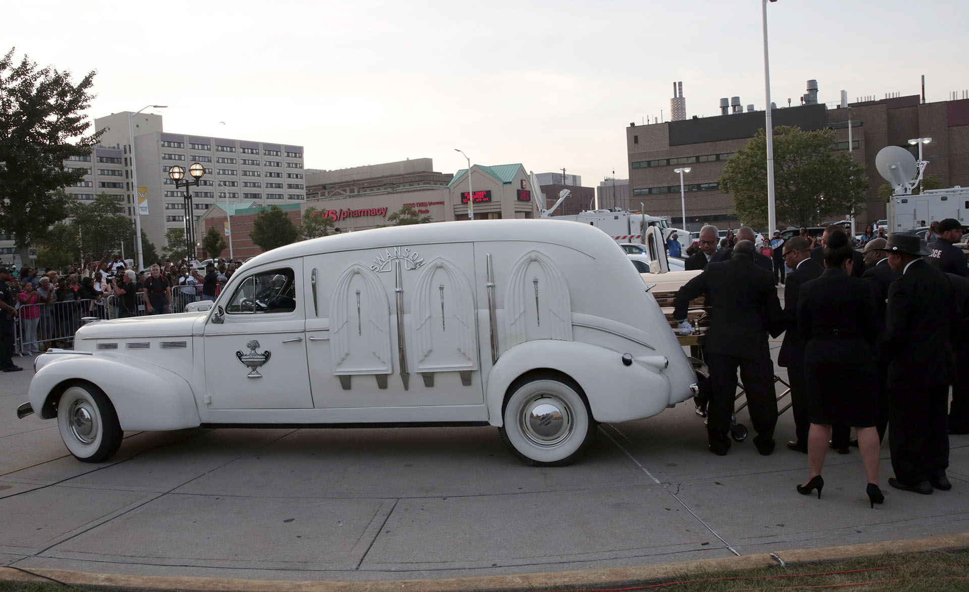 Un automovil LaSalle de 1941 trasladó los restos de Aretha Franklin hasta el lugar de su velatorio (AFP)