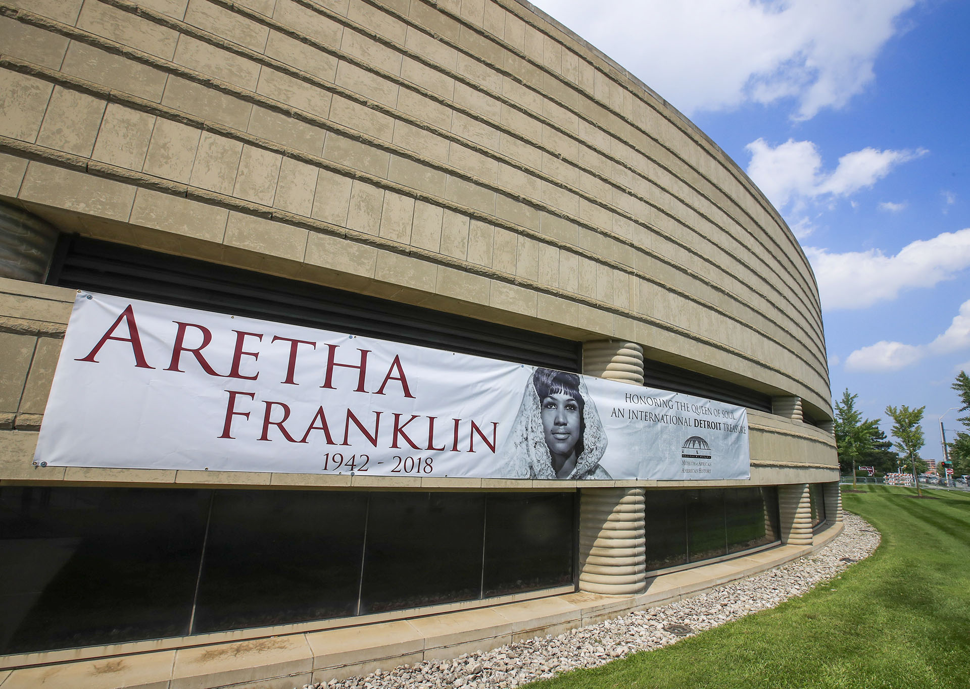 Un cartel en el Museo de Historia Afroamericana Charles H. Wright donde son velados los restos de Aretha Franklin