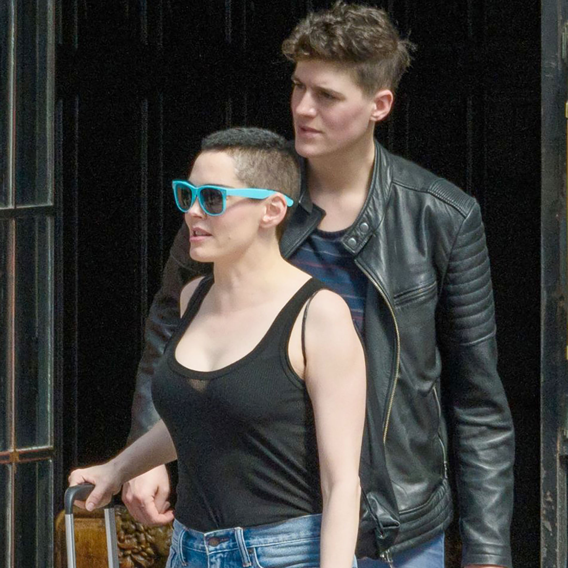 Rain Dove y Rose McGowan