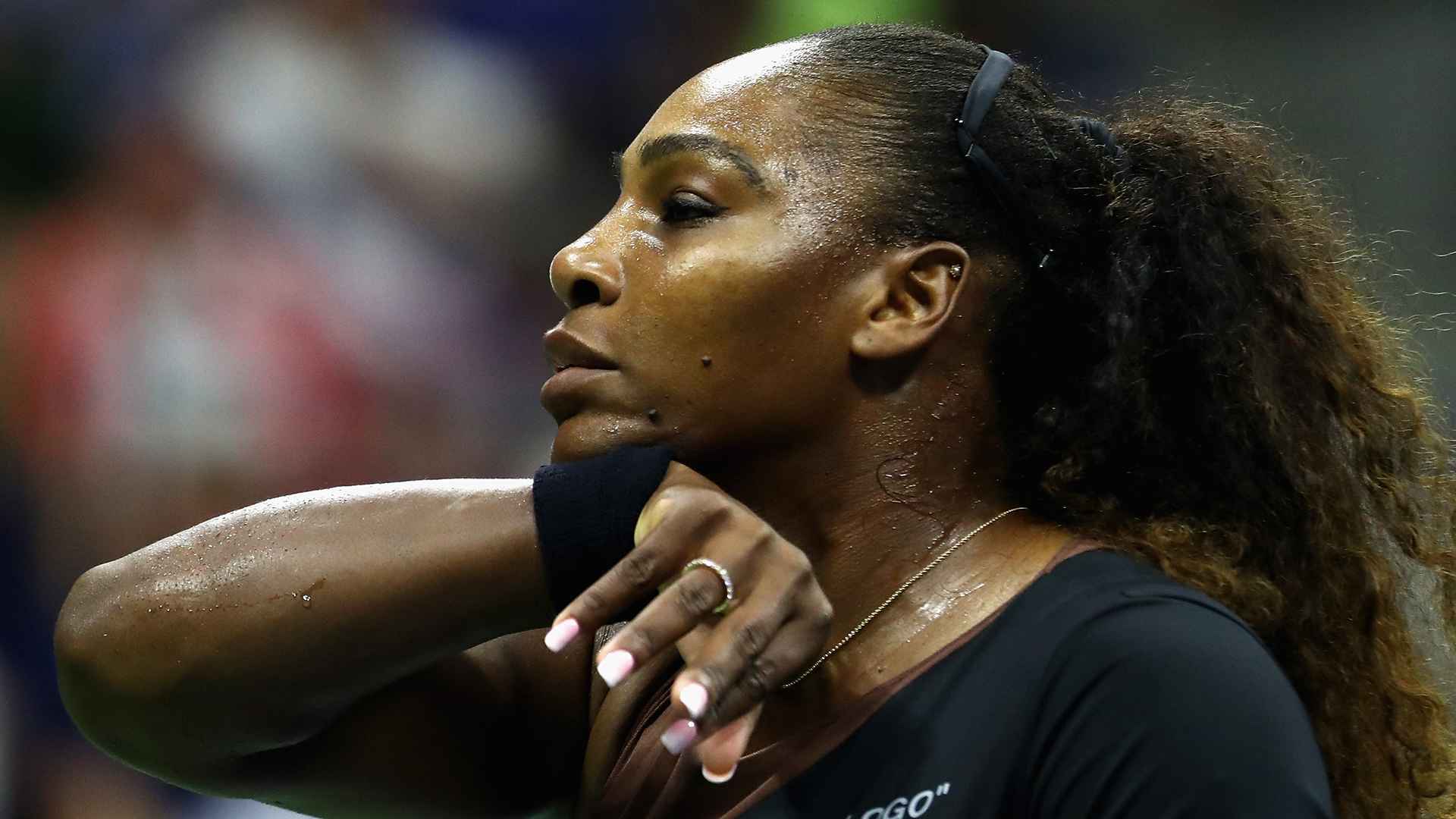 Serena Williams también fue víctima de la humedad y el calor