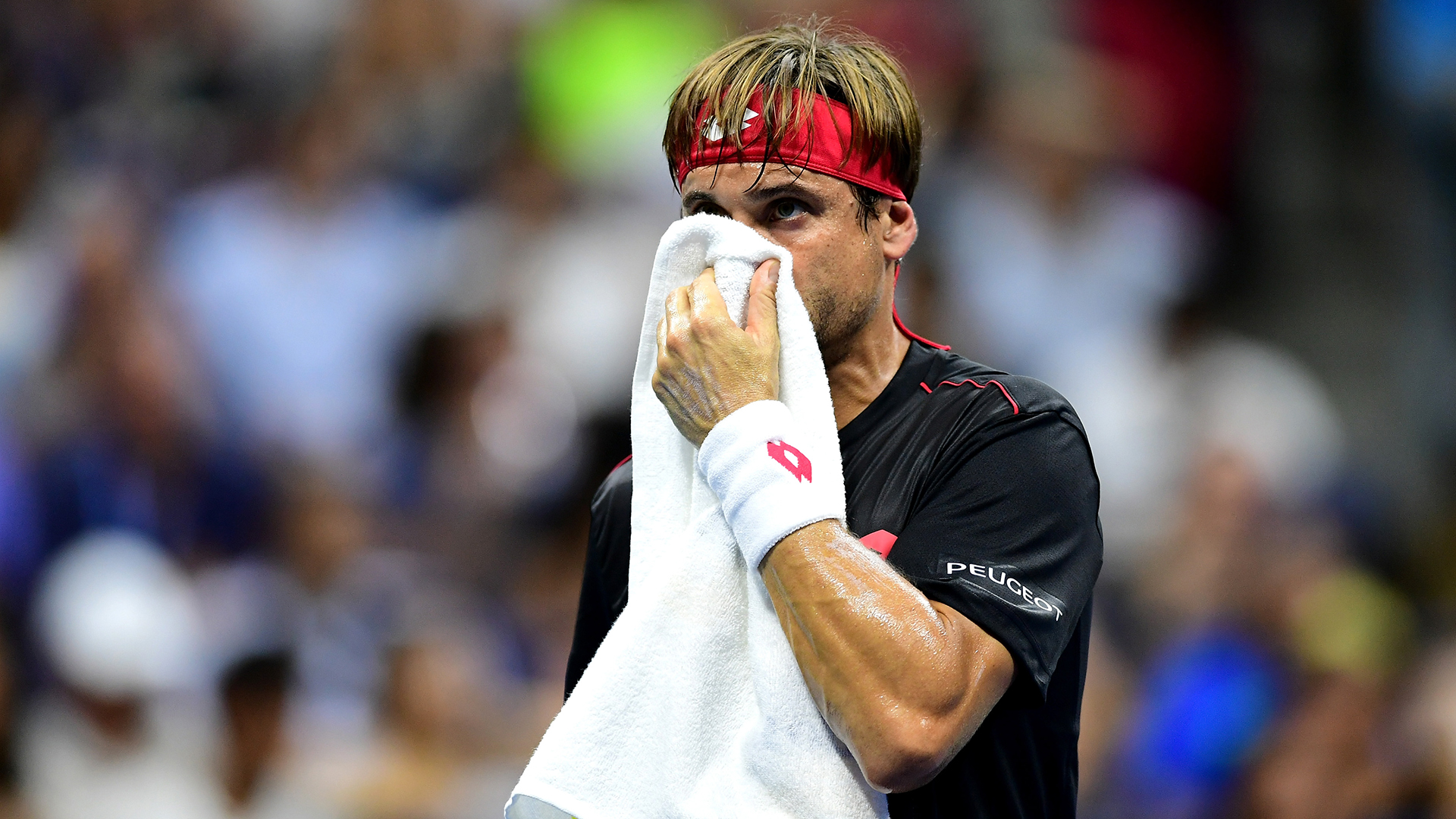 El español David Ferrer transpirando ante Rafael Nadal