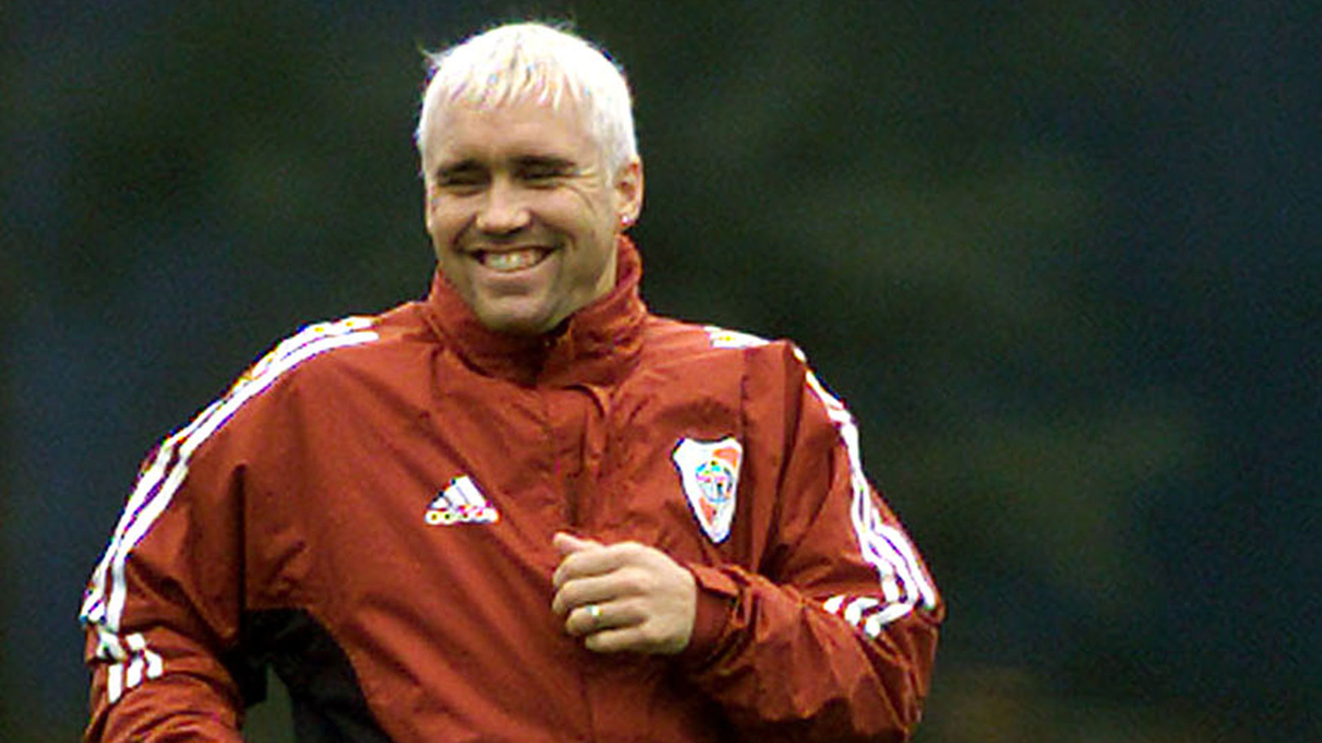 Los restos de un drone iraní interceptado en Dubái impactaron contra el lujoso hotel Burj Al Arab y provocaron un incendio