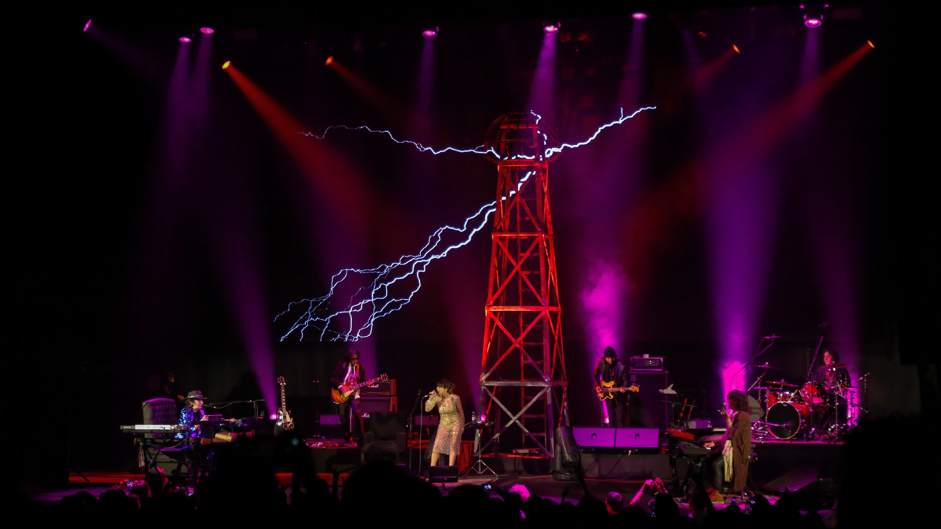 El cantante presentó su trabajo “La torre de Tesla”