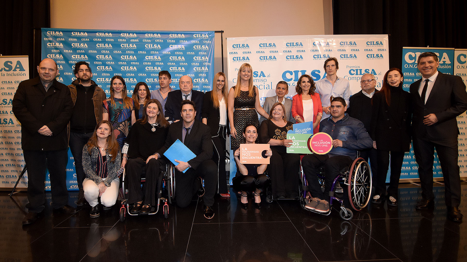 Premio al Compromiso Social Internacional para Carlos Páez (hijo del artista plástico Carlos Páez Vilaró), ex integrante del equipo de rugby de Uruguay, Old Christians Club, y sobreviviente del accidente aéreo en la Cordillera de los Andes, ocurrido el 13 de octubre 1972